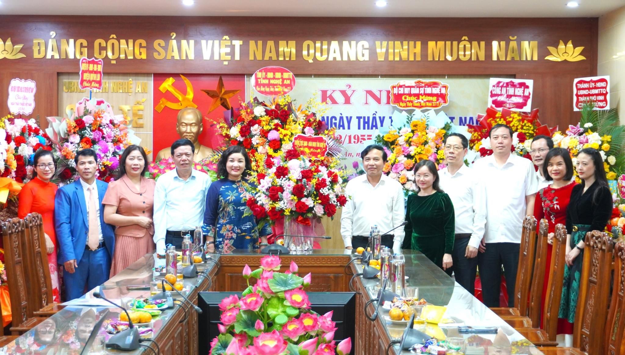 bna-doan-cong-tac-cua-doan-dbqh-hdnd-tinh-chuc-mung-so-y-te-nhan-ky-niem-69-nam-ngay-thay-thuoc-viet-nam-272-6017.jpg.webp
