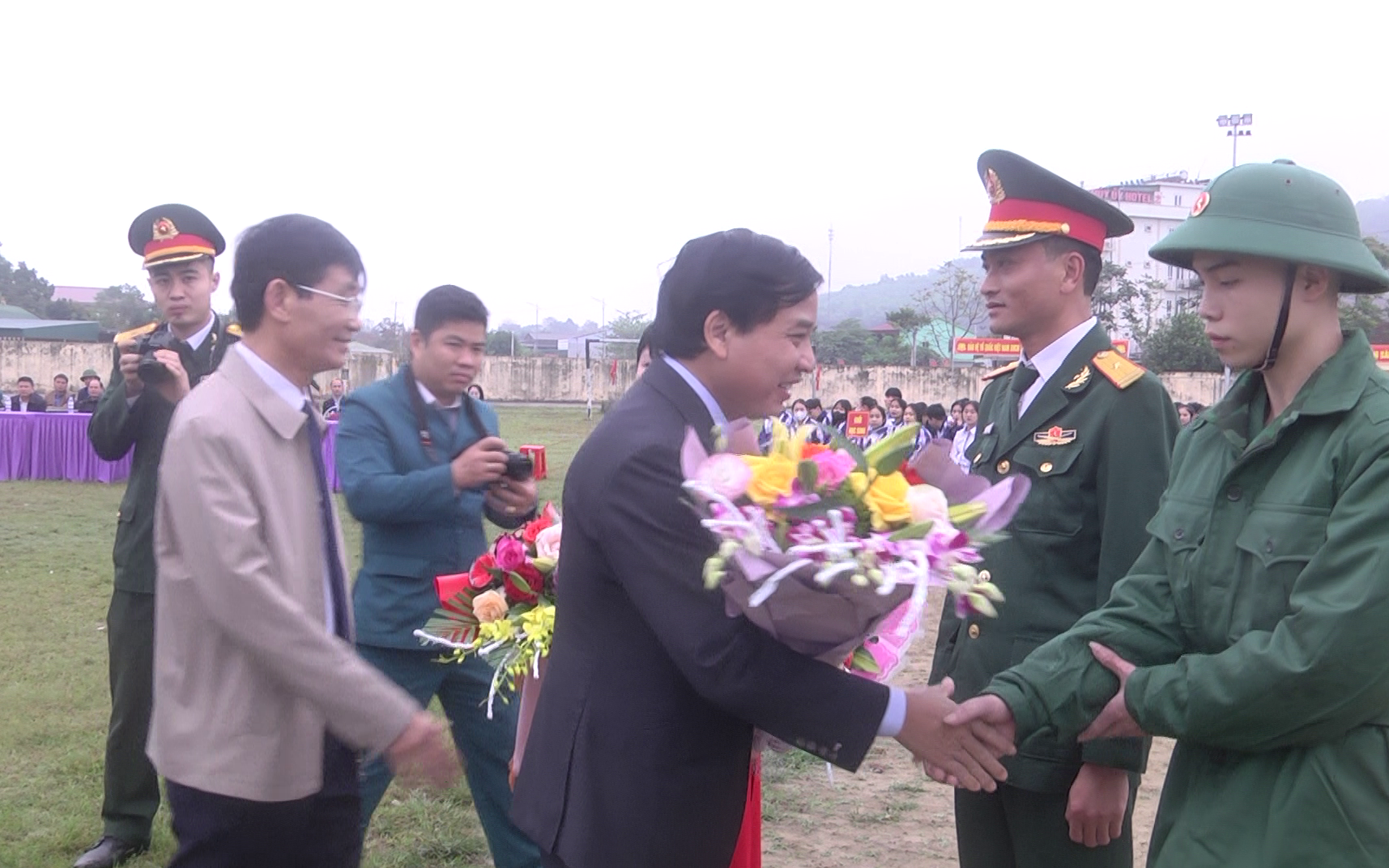 Phó Chủ tịch HĐND tỉnh Nguyễn Như Khôi dự lễ giao, nhận quân tại huyện Quế Phong