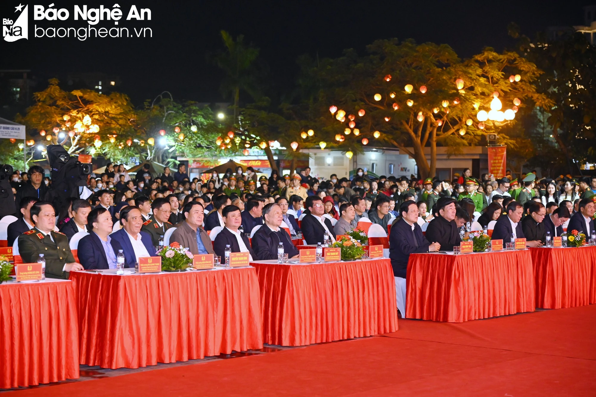 bna-cac-dong-chi-lanh-dao-trung-uong-bo-cong-an-tinh-nghe-an-va-cac-dai-bieu-du-chuong-trinh-anh-thanh-cuong-8522.jpg.webp