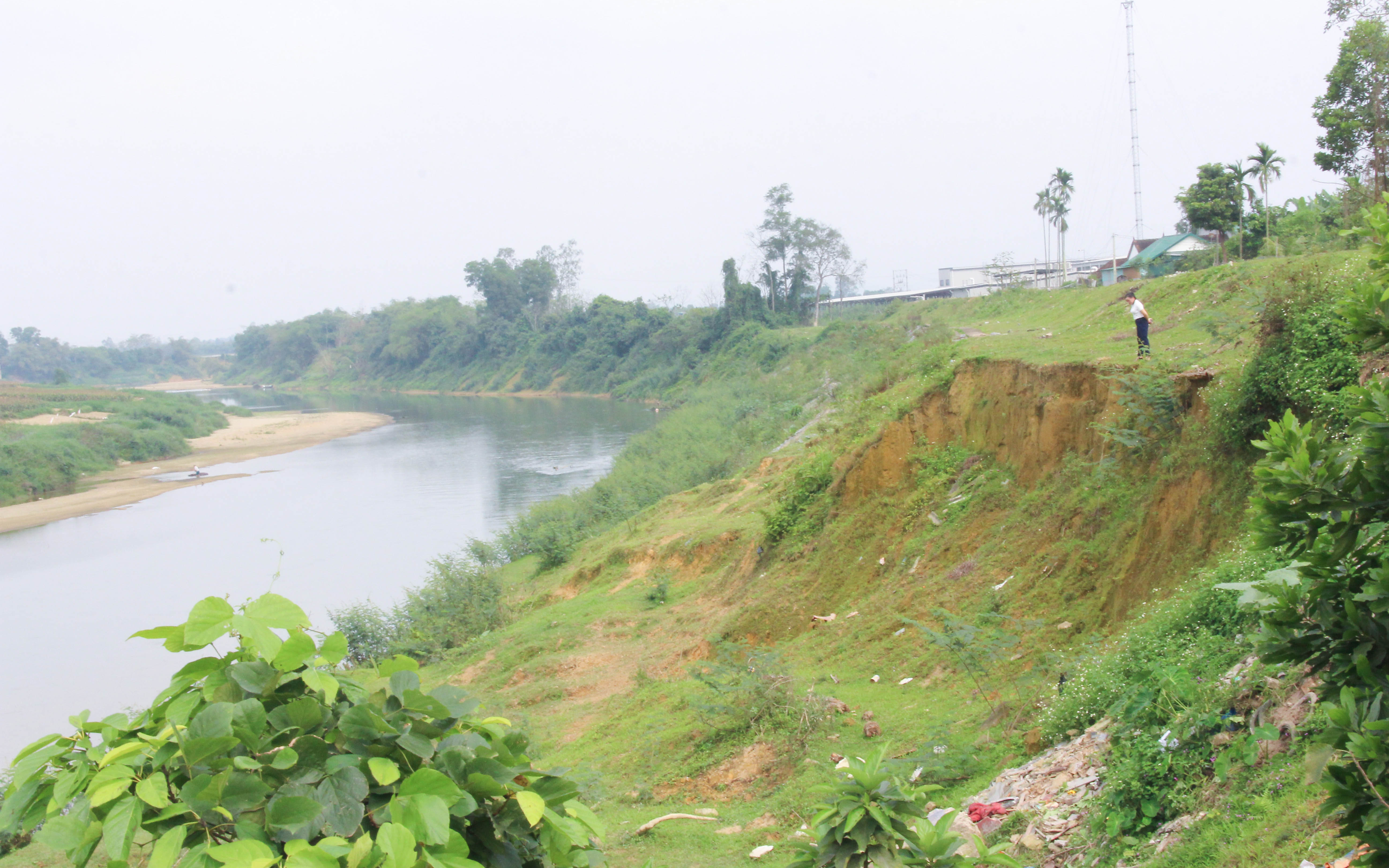 Cấp bách xây dựng đê kè chống lũ qua xã Thanh Liên, huyện Thanh Chương