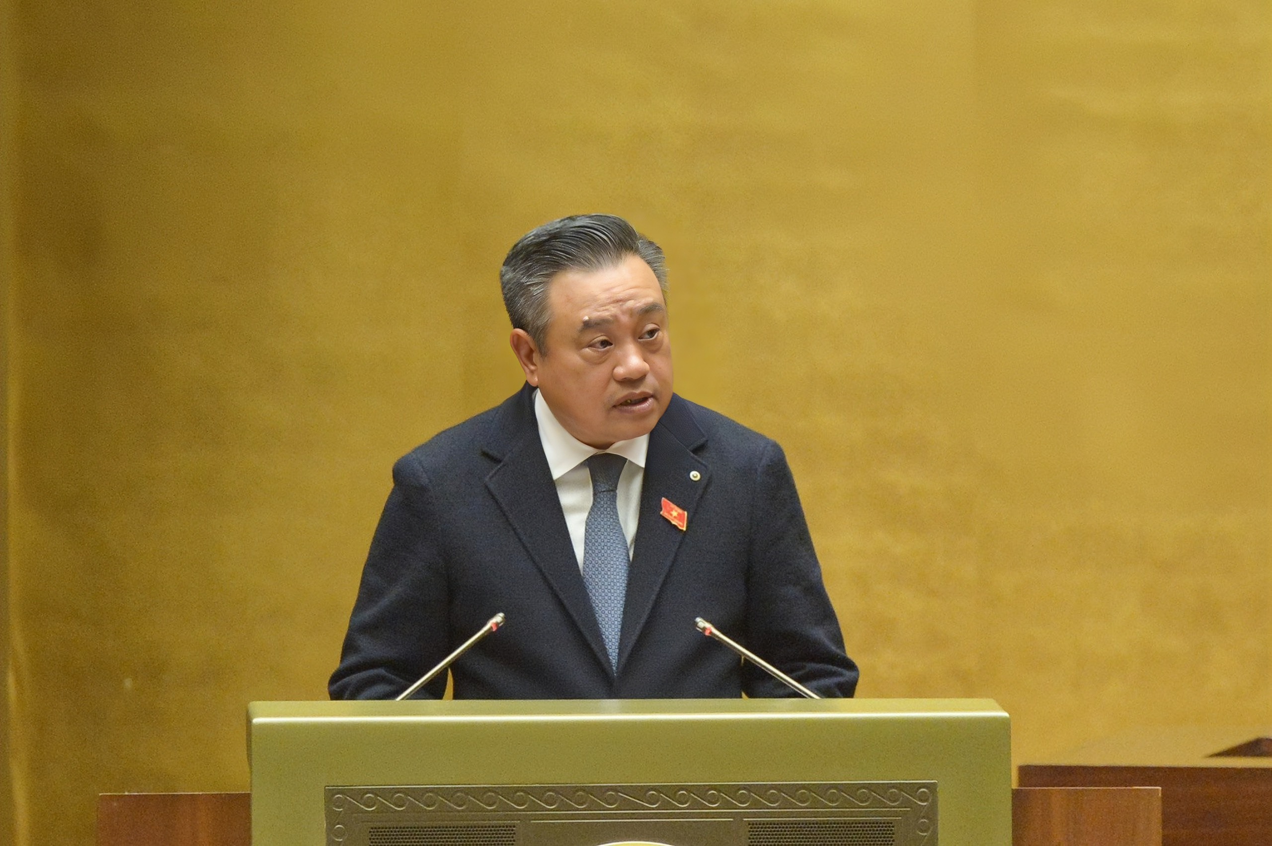 Chu-tich-Uy-ban-nhan-dan-thanh-p-1711619994667.jpg
