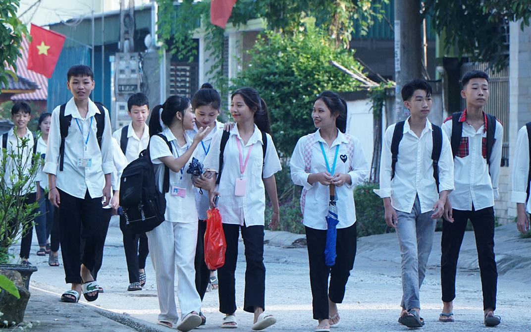 Xây dựng chính sách hỗ trợ học sinh THPT vùng sâu của huyện miền núi