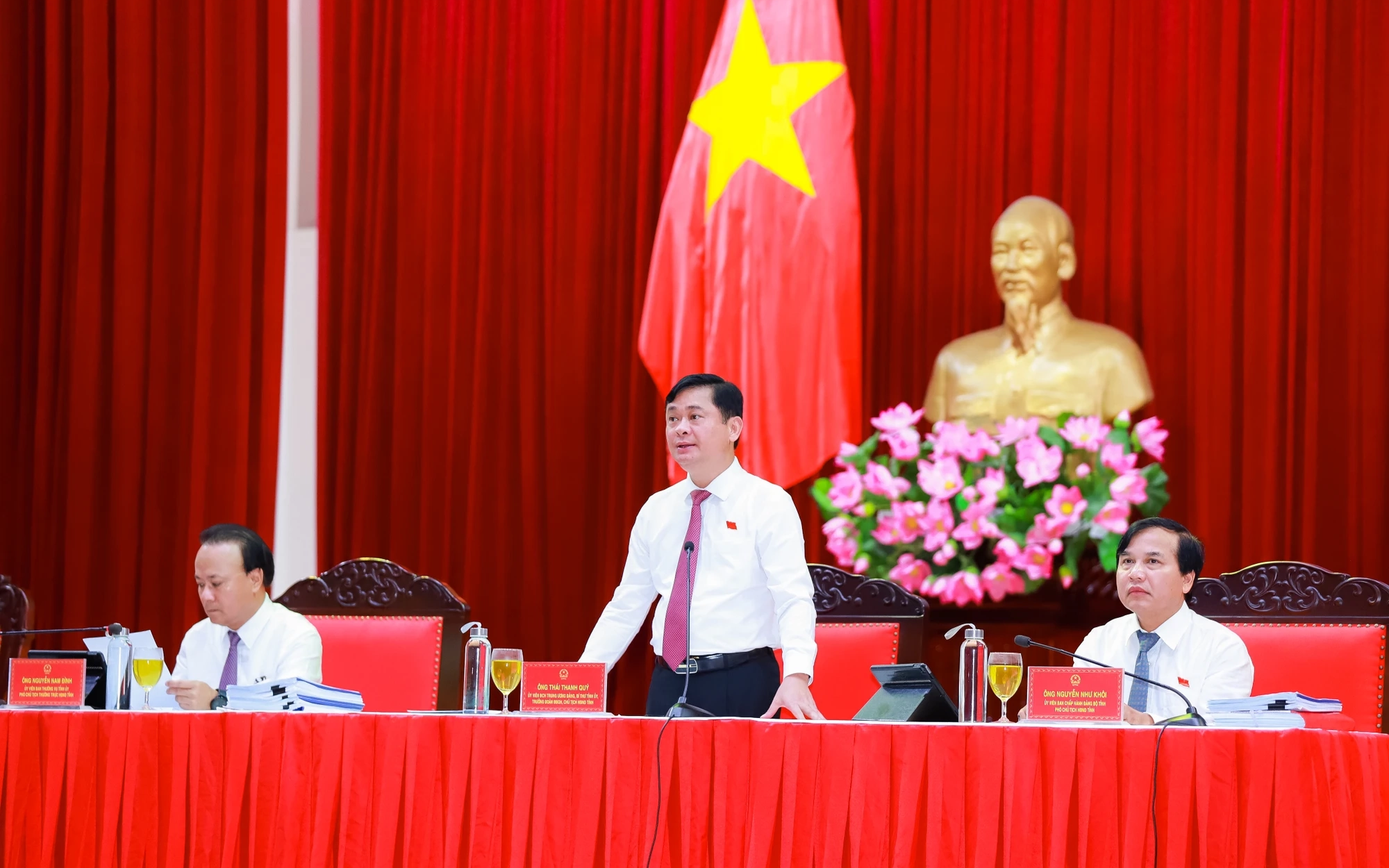 HĐND tỉnh Nghệ An khóa XVIII quyết nghị cho 1 đại biểu thôi làm nhiệm vụ