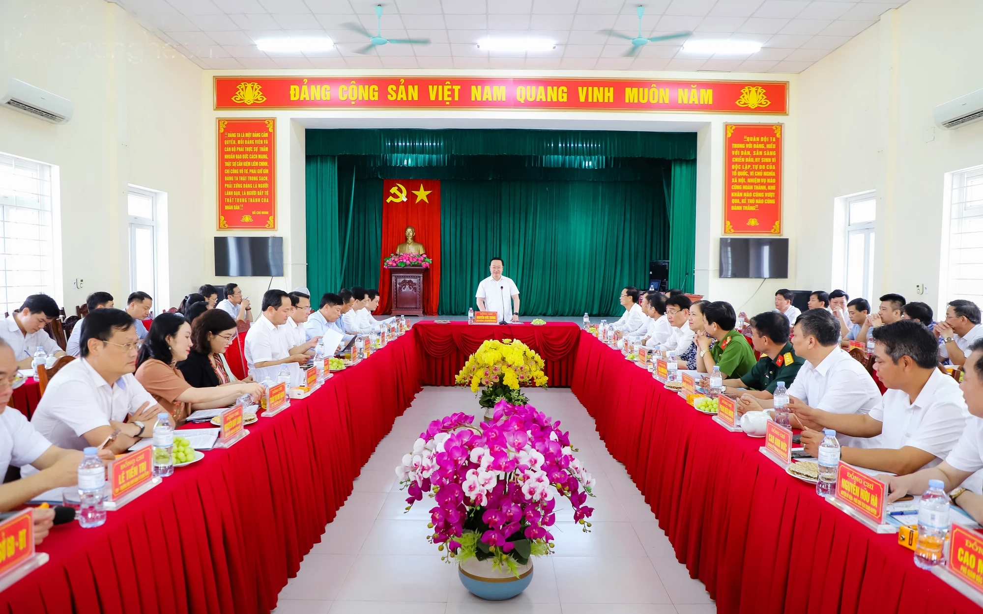 Chủ tịch UBND tỉnh Nghệ An chỉ rõ hướng ưu tiên phát triển của huyện Hưng Nguyên