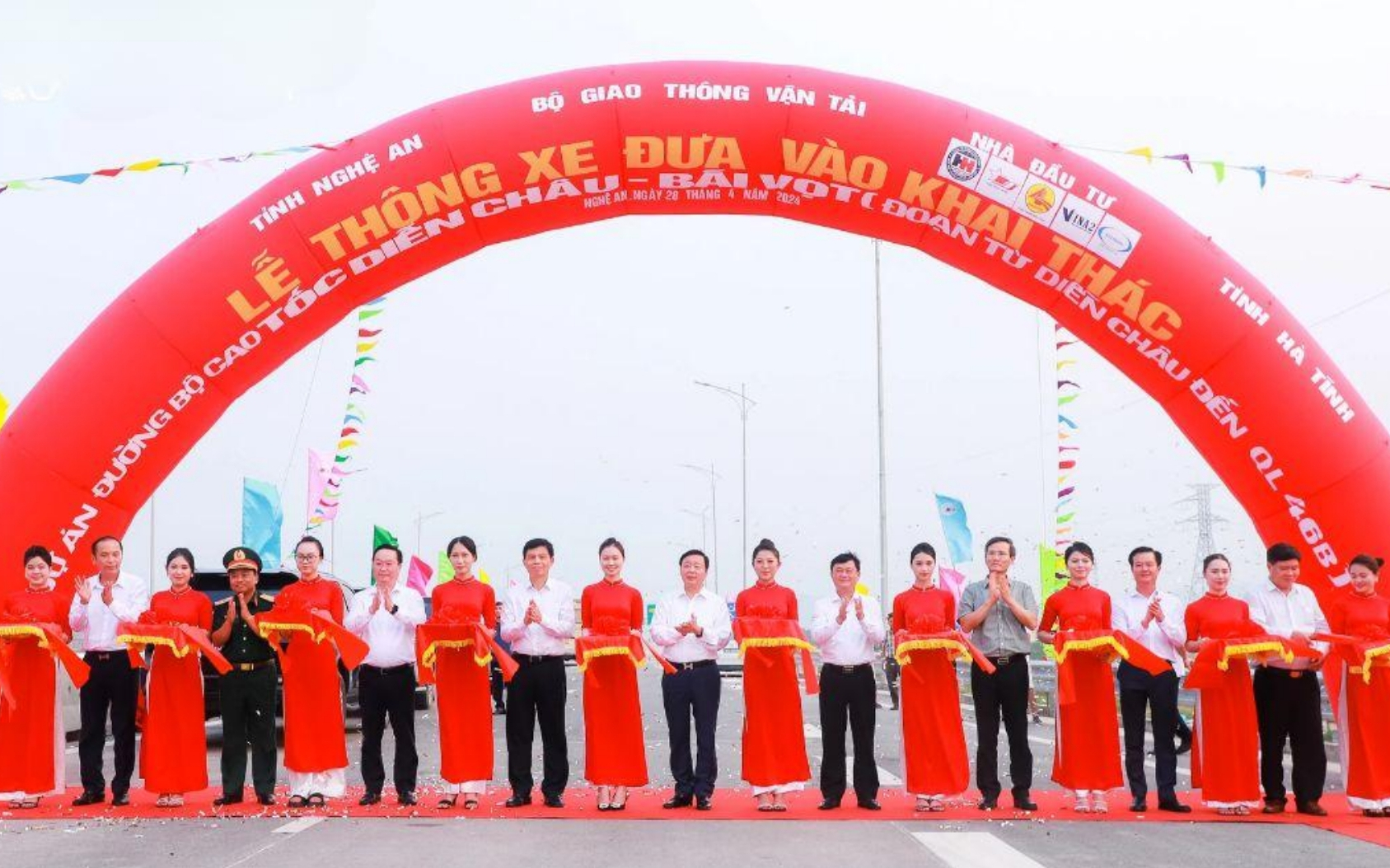 Chính thức thông tuyến đường bộ cao tốc Bắc-Nam từ Hà Nội về TP Vinh