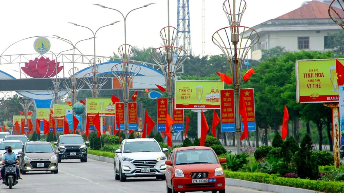 bna-pho-bien-cua-lo-ruc-ro-chao-don-du-khach-trong-mua-du-lich-anh-tu-lieu-quang-an-3964-5350.jpg.webp