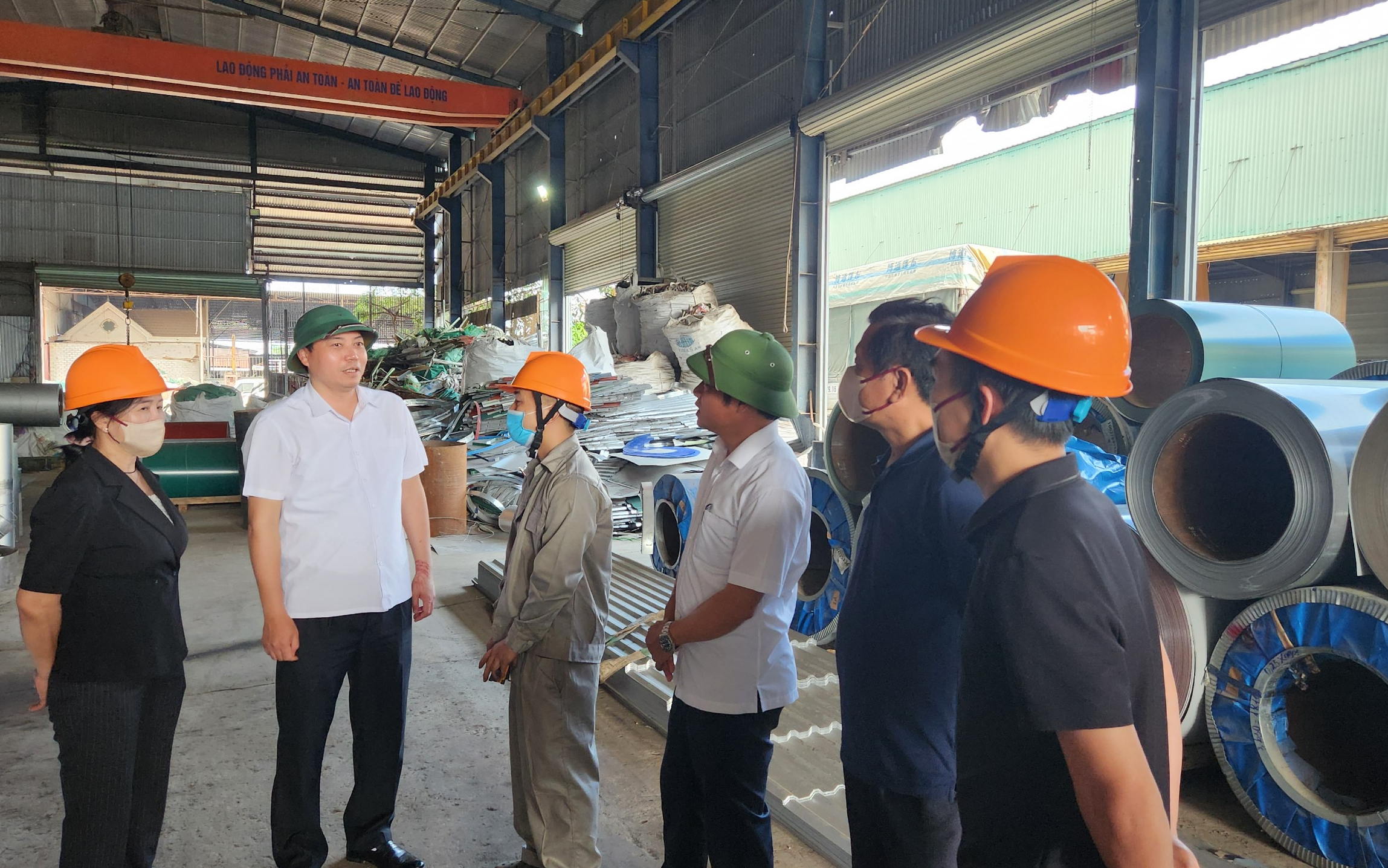Khảo sát việc việc chấp hành quy định về an toàn, vệ sinh lao động tại các khu công nghiệp, cụm công nghiệp và làng nghề