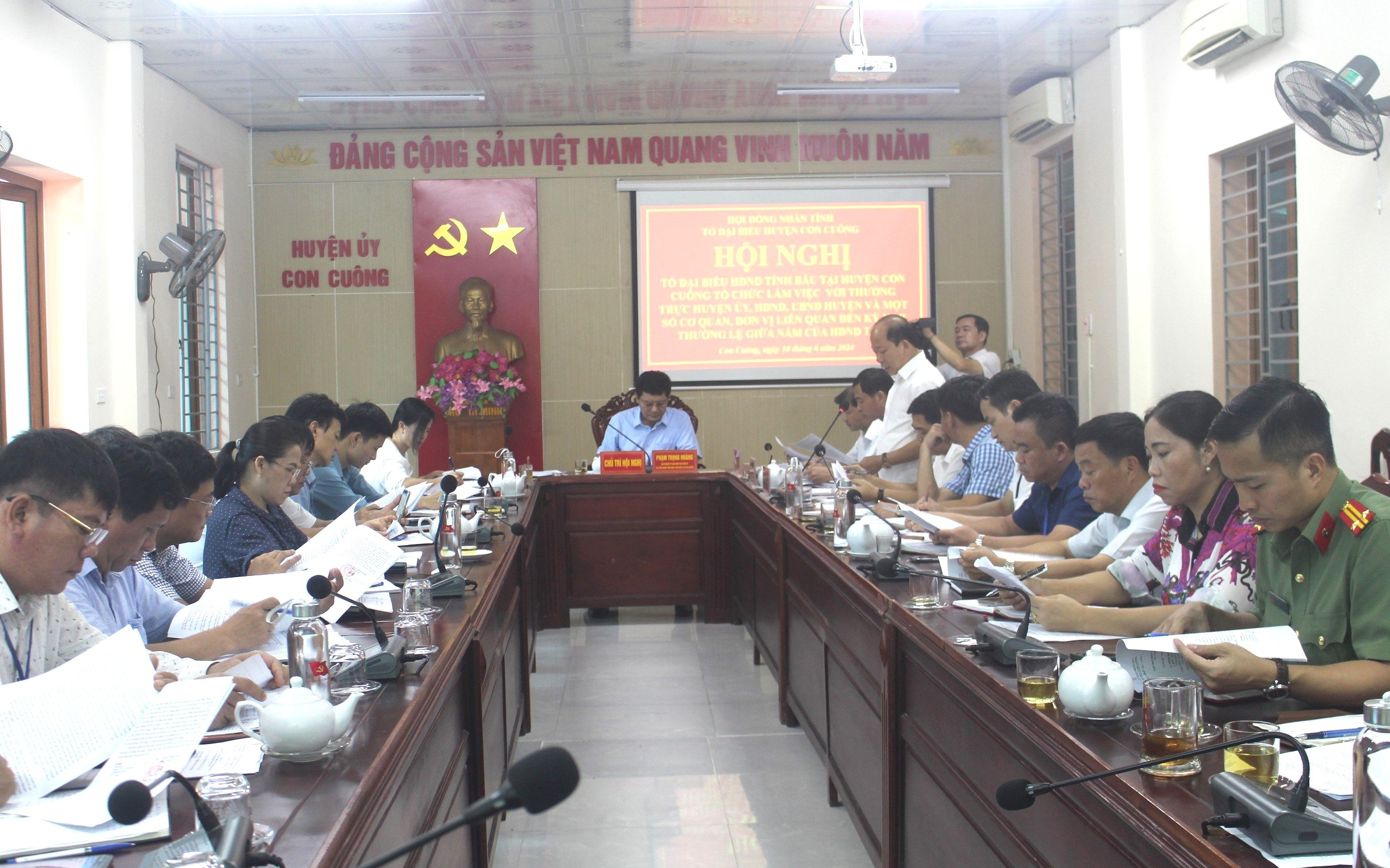 Tổ Đại biểu HĐND tỉnh làm việc với Lãnh đạo huyện Con Cuông trước Kỳ họp thường lệ giữa năm HĐND tỉnh khóa XVIII