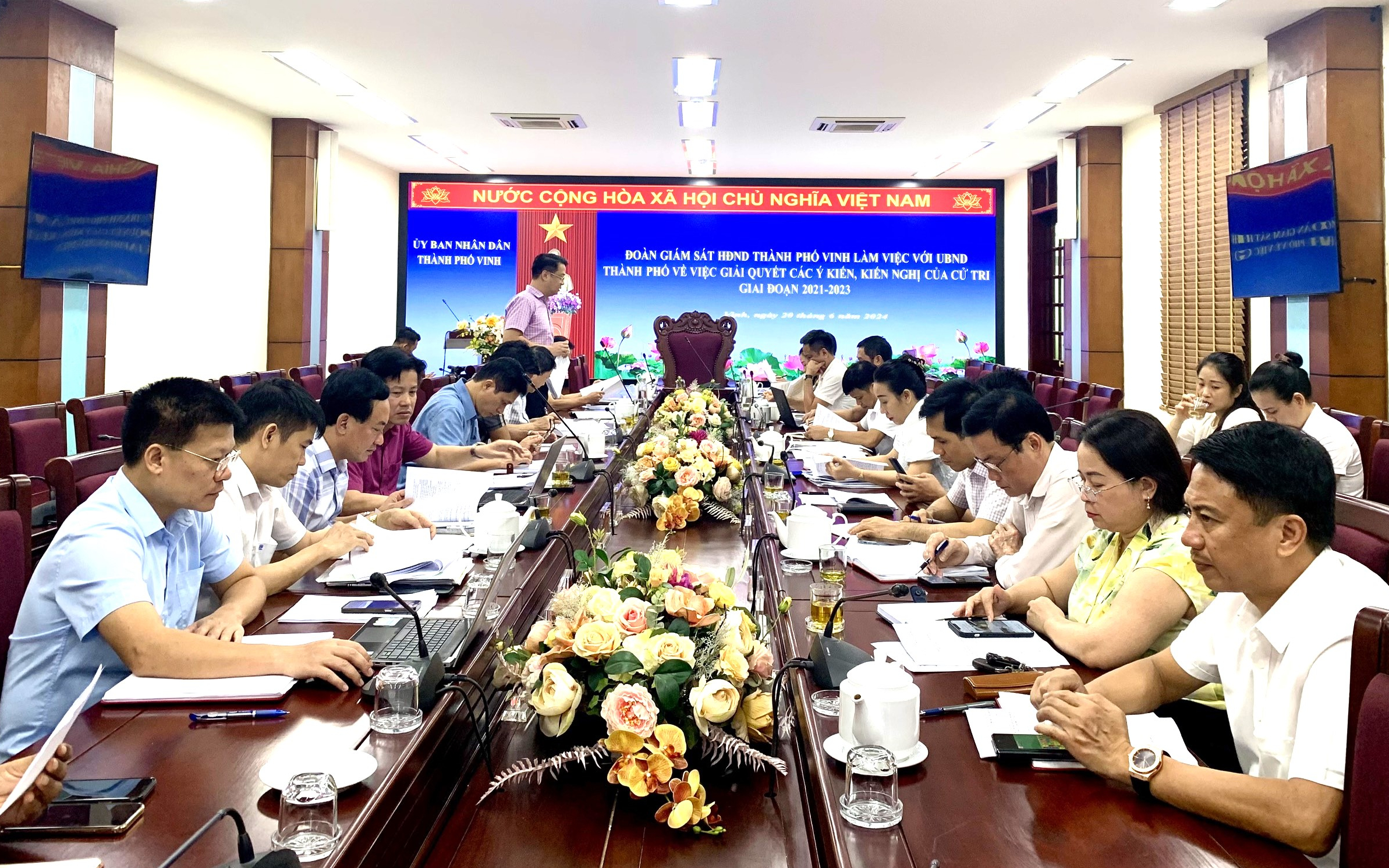 Đoàn giám sát HĐND thành phố Vinh làm việc với UBND cùng cấp về việc giải quyết các ý kiến, kiến nghị của cử tri giai đoạn 2021-2023