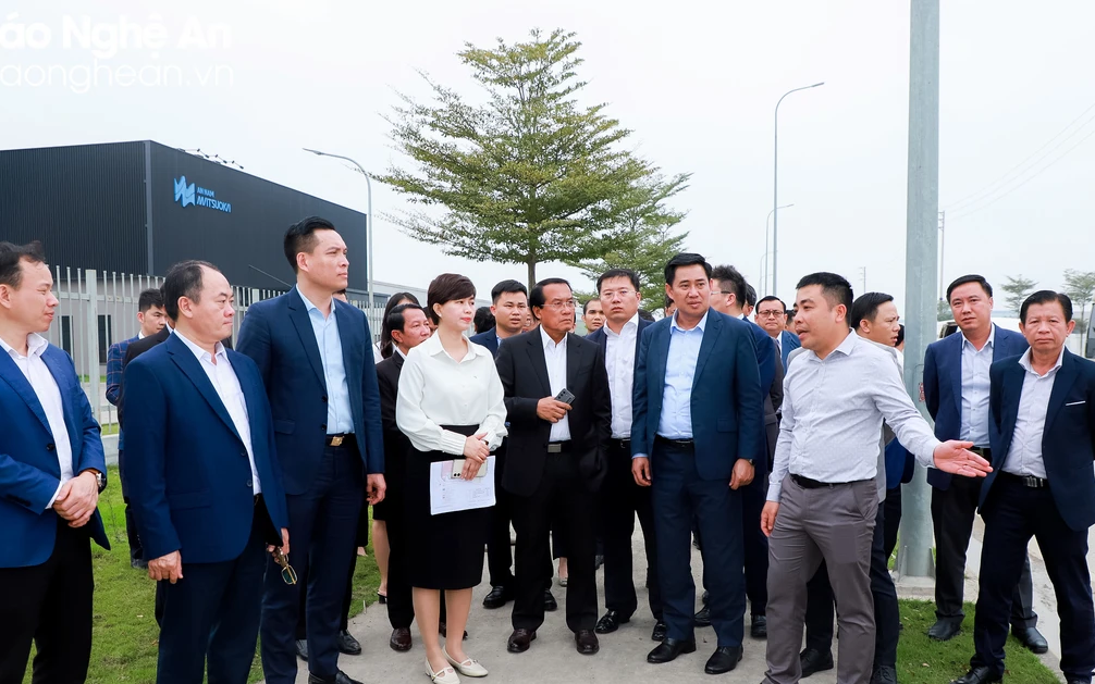 Bộ trưởng, Chủ nhiệm Văn phòng Phủ Thủ tướng Lào tìm hiểu kinh nghiệm thu hút đầu tư của Nghệ An