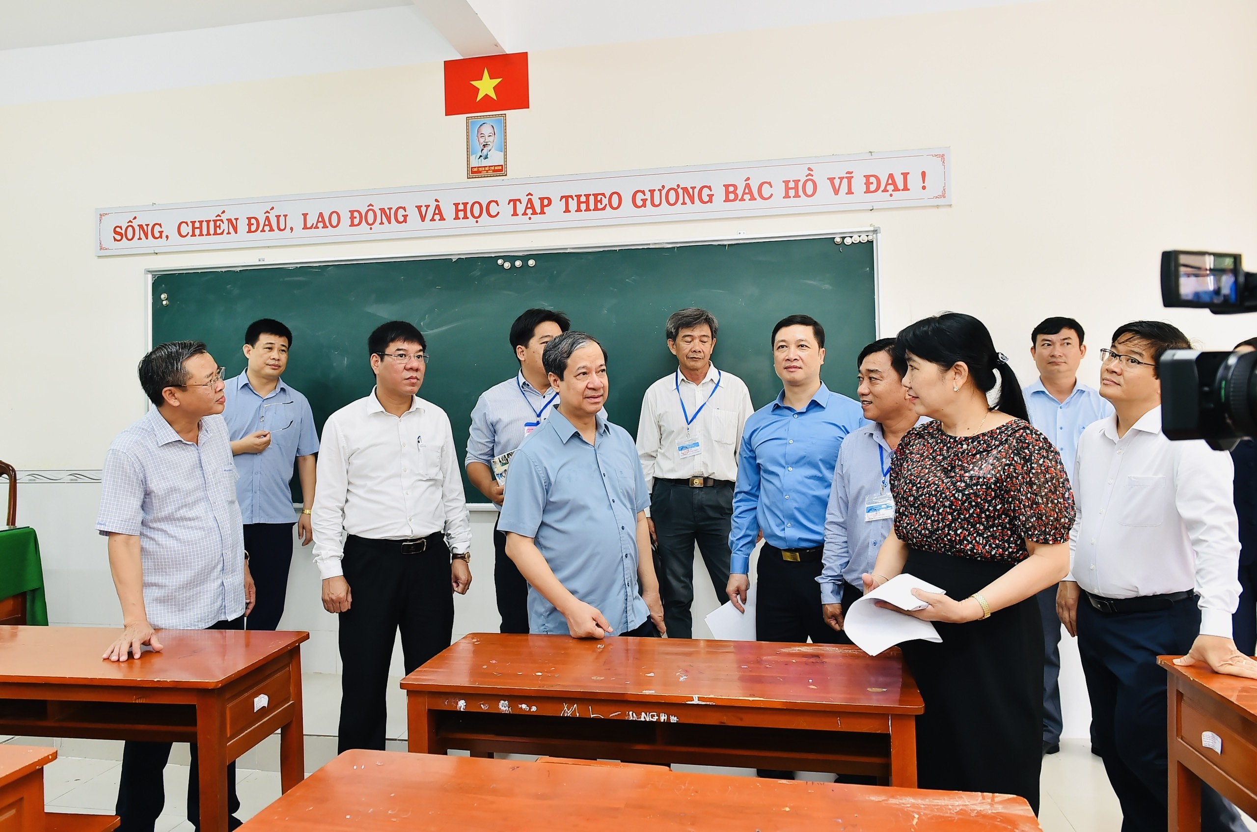 Bo-truong-kiem-tra-tai-Diem-thi--1719330149939.jpg