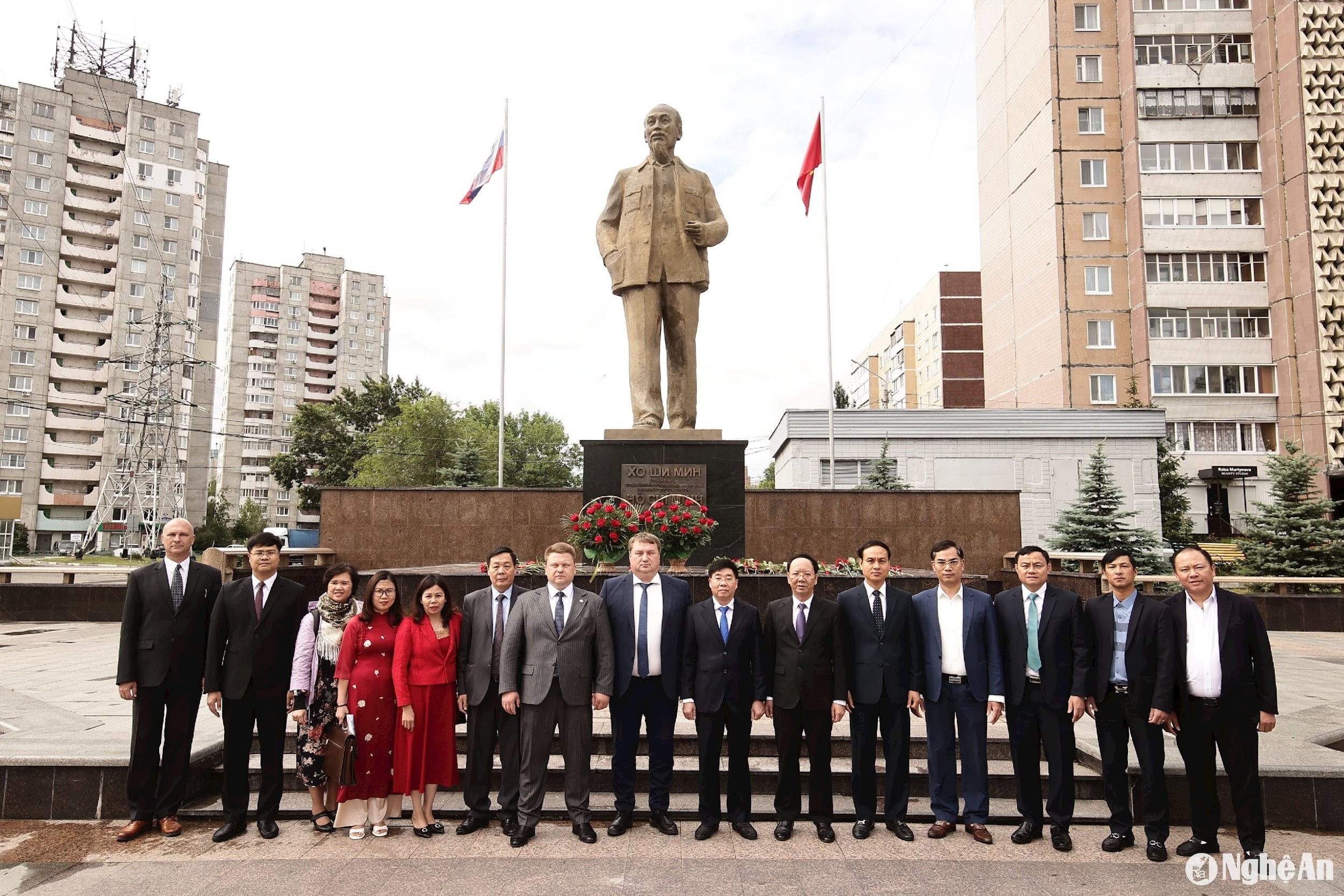 bna_chup-anh-luu-niem-tuong-dai-chu-tich-ho-chi-minh.jpeg