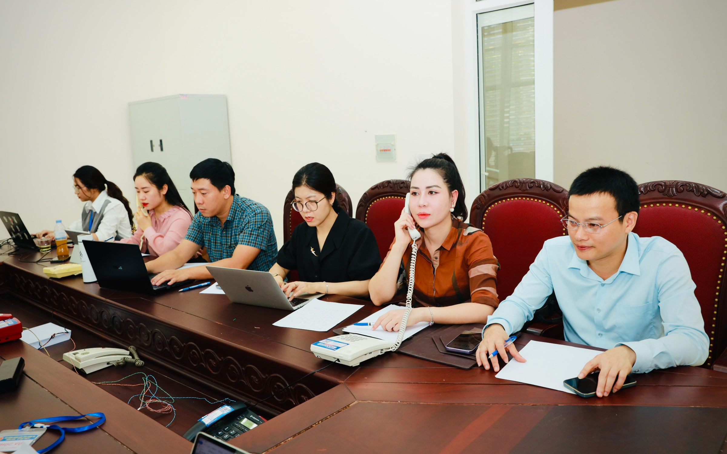 28 lượt cử tri gọi điện qua đường dây điện thoại trực tuyến trong ngày làm việc đầu tiên kỳ họp thứ 21, HĐND tỉnh khóa XVIII