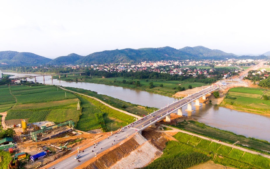 Quan tâm hỗ trợ kinh phí để khắc phục sạt lở cho các hộ dân ven bờ sông Vòng, thị xã Thái Hòa