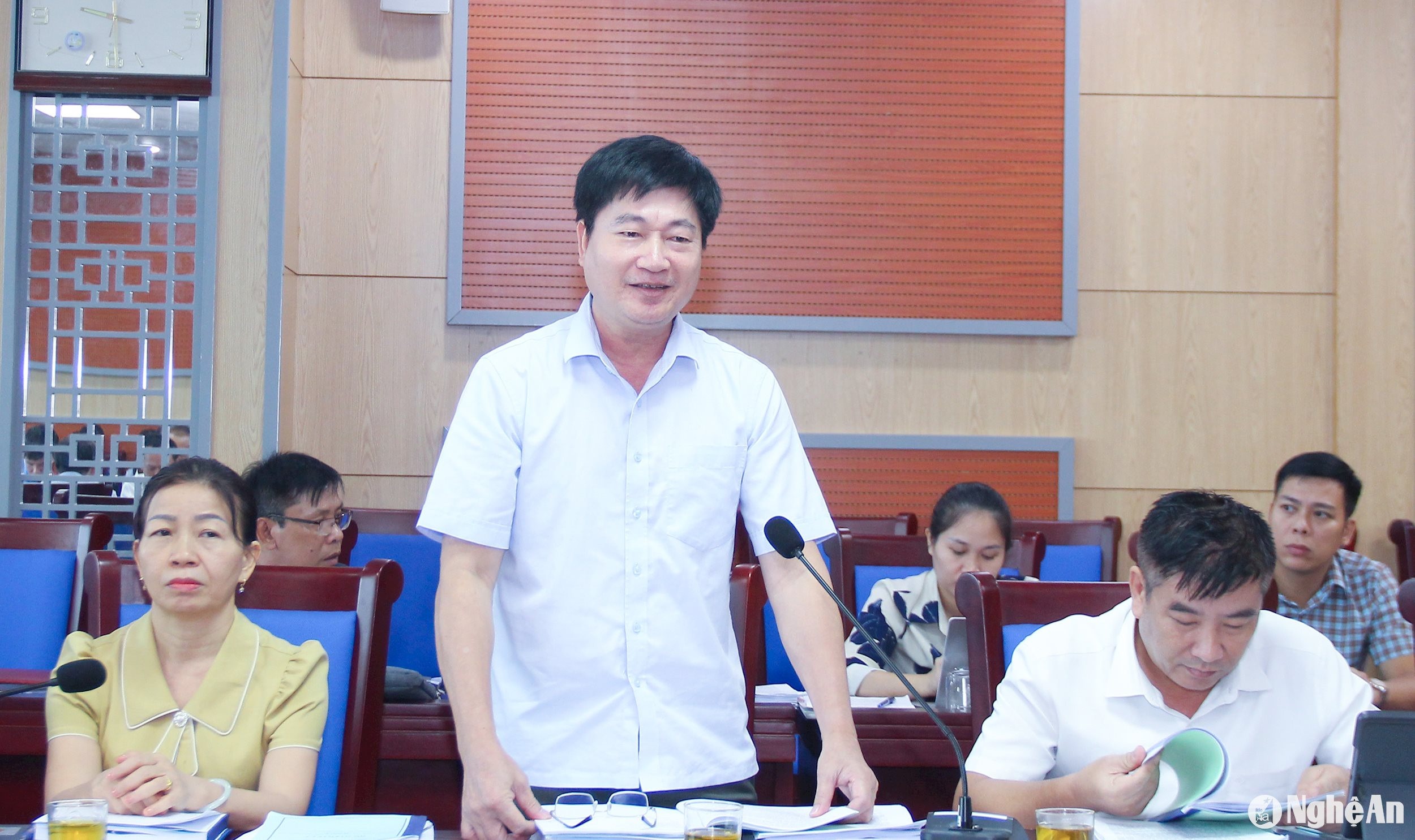 bna_-dong-chi-nguyen-hong-son-pho-chu-tich-hoi-nong-dan-tinh-thanh-vien-ban-kinh-te-ngan-sach-hdnd-tinh-neu-y-kien-tham-tra-lien-quan-den-du-thao-.jpg