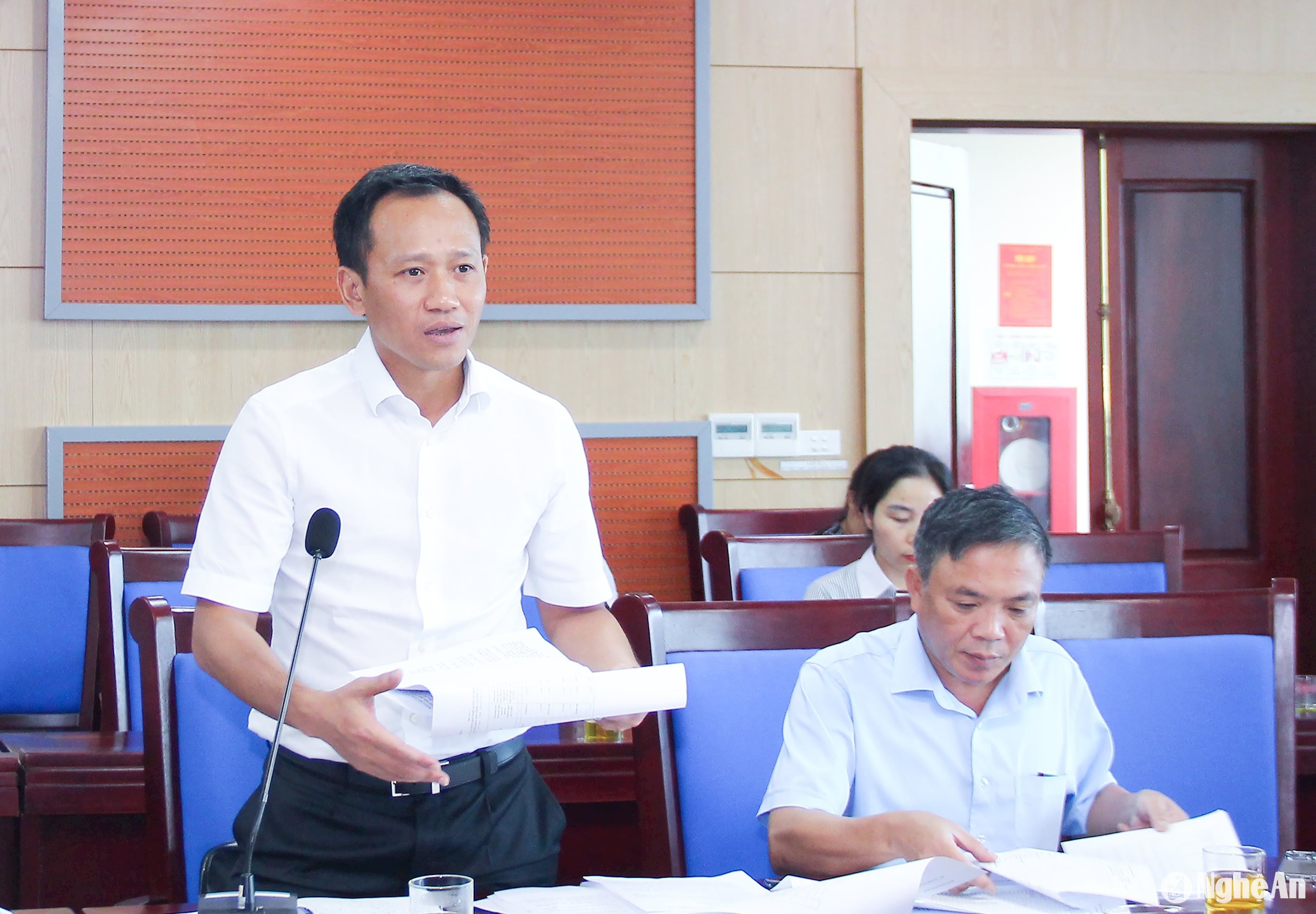 bna_-dong-chi-tran-viet-dung-pho-giam-doc-so-tai-chinh-giai-trinh-lam-ro-mot-so-van-de-ban-kinh-te-ngan-sach-hdnd-tinh-.jpg