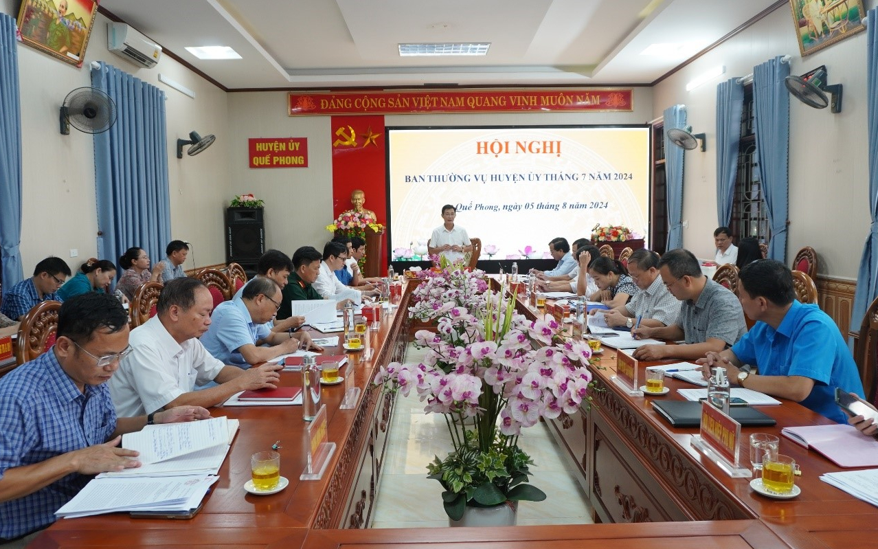 Phó Chủ tịch HĐND tỉnh Nguyễn Như Khôi dự phiên họp Ban Thường vụ Huyện ủy Quế Phong