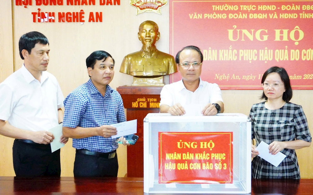 Thường trực HĐNĐ, Đoàn ĐBQH tỉnh và Văn phòng Đoàn ĐBQH và HĐND tỉnh quyên góp ủng hộ đồng bào phía Bắc bị thiệt hại do bão số 3