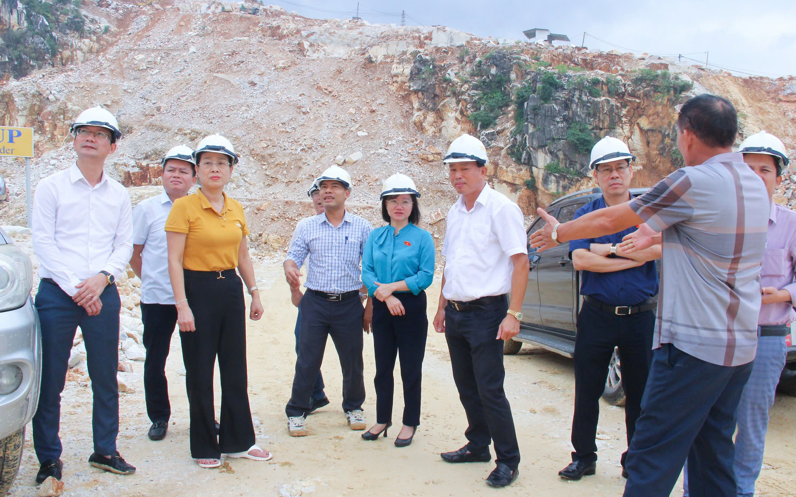 Đoàn đại biểu Quốc hội tỉnh khảo sát việc triển khai thực hiện Luật Khoáng sản tại một số doanh nghiệp tại huyện Quỳ Hợp
