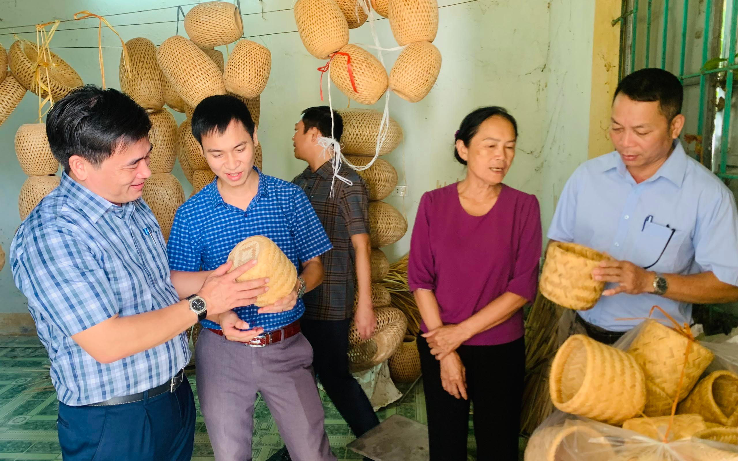 Thường trực HĐND huyện Quỳnh Lưu giám sát về công tác quản lý nhà nước đối với hoạt động của các Hợp tác xã dịch vụ nông nghiệp và làng nghề