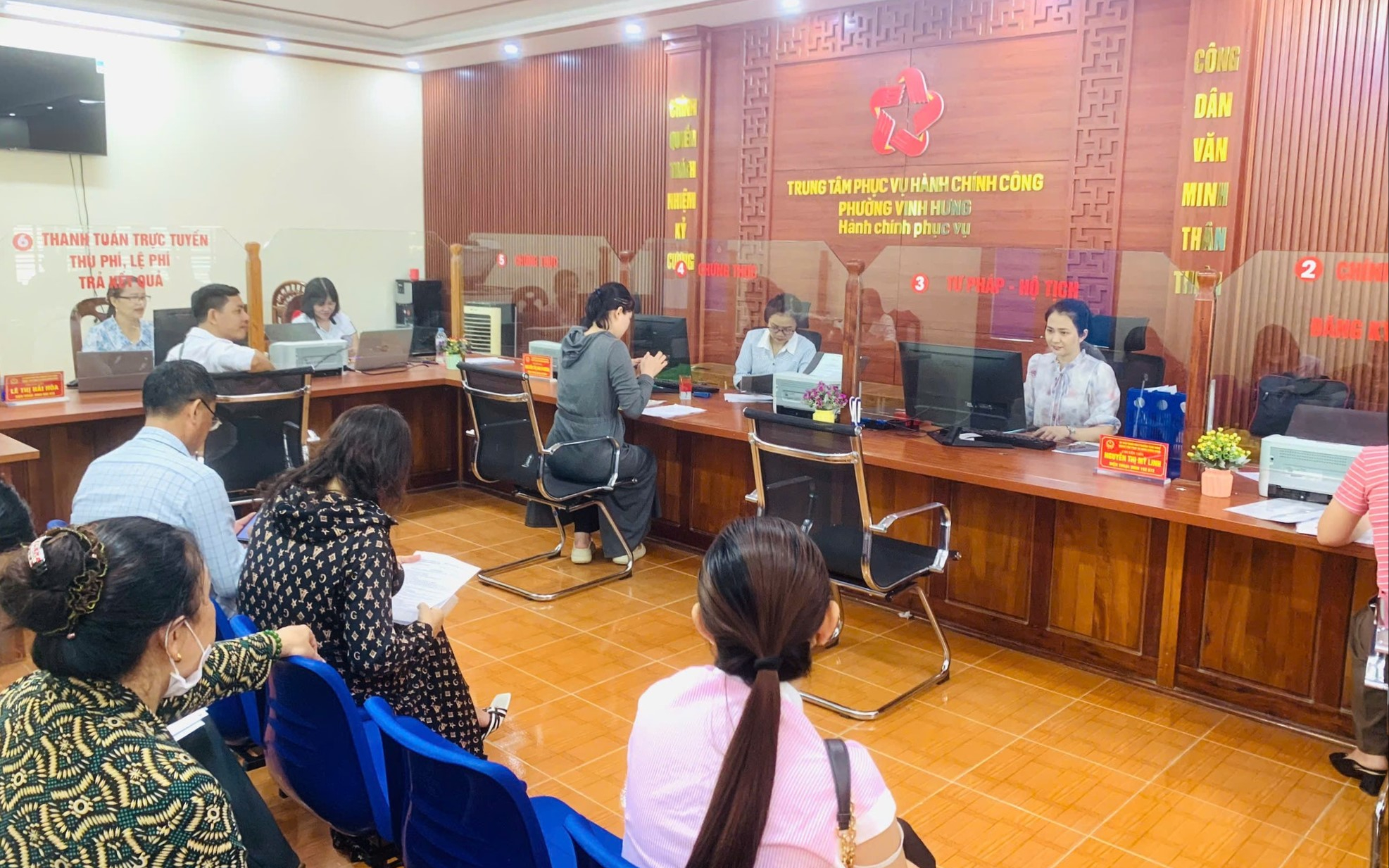 Trả lời kiến nghị cử tri phường Vinh Hưng về hoàn thiện thủ tục hành chính trên hệ thống điện tử