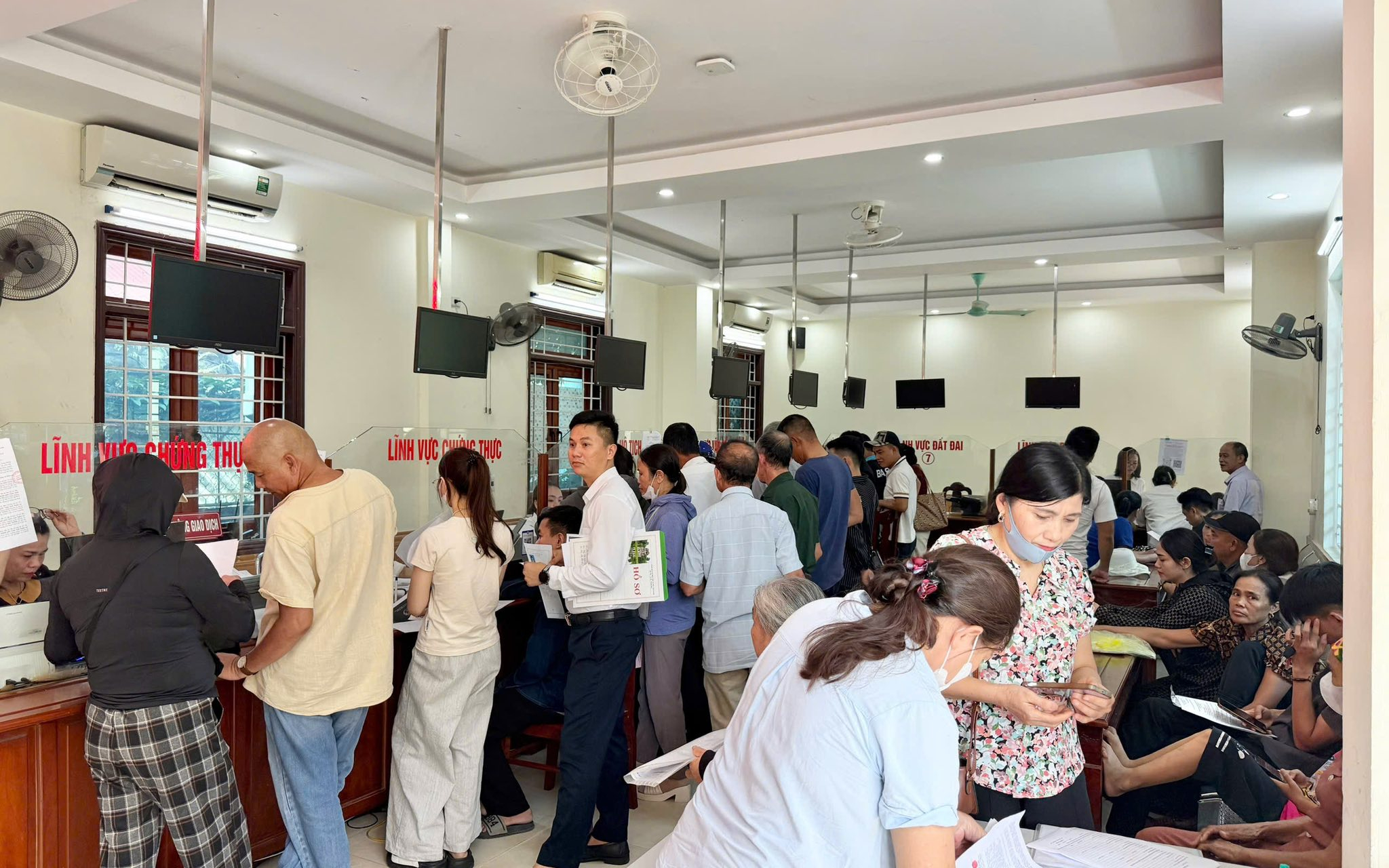 Sở Khoa học và Công nghệ trả lời kiến nghị cử tri về đầu tư cơ sở vật chất, hạ tầng CNTT tại trung tâm phục vụ hành chính công các xã