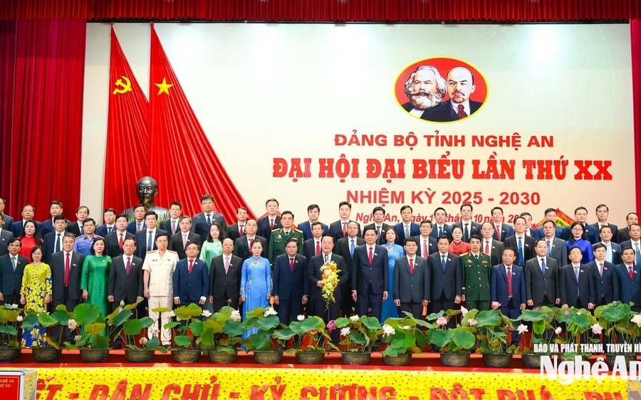 Ban Chấp hành Đảng bộ tỉnh Nghệ An khóa XX, nhiệm kỳ 2025 - 2030 ra mắt nhận nhiệm vụ