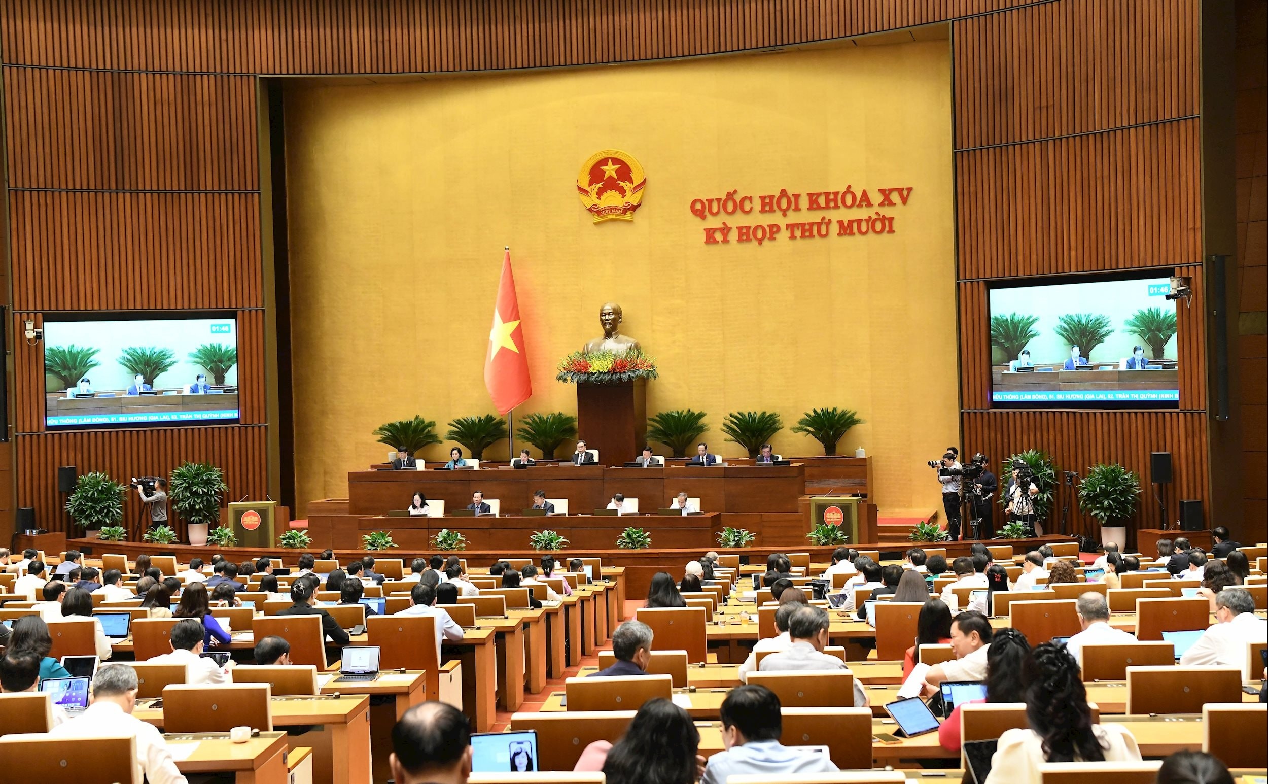 quang-canh-phien-hop1(1).jpg