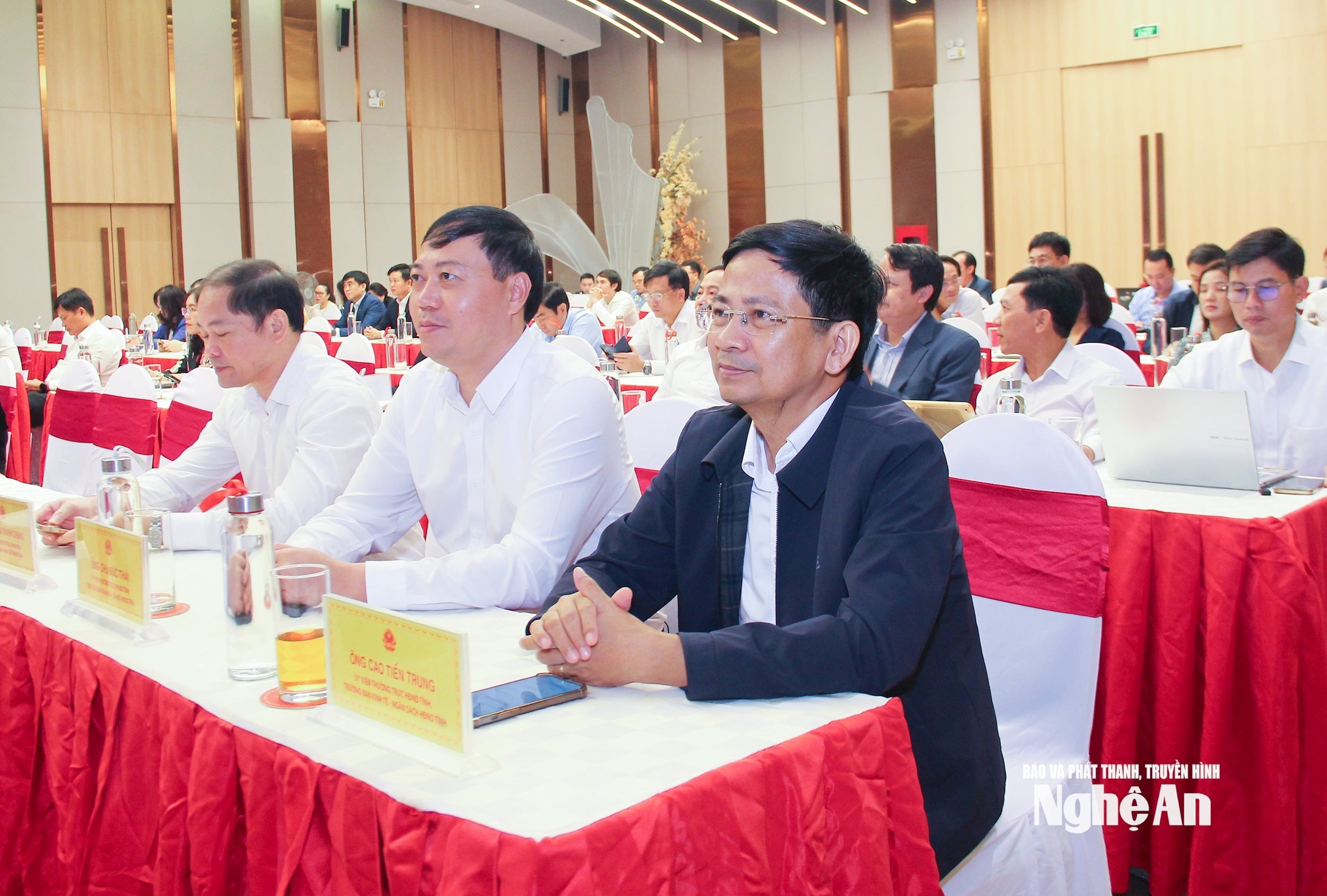 bna_-lanh-dao-cac-ban-hdnd-tinh-tham-du-hoi-nghi-tai-diem-cau-nghe-an.jpg