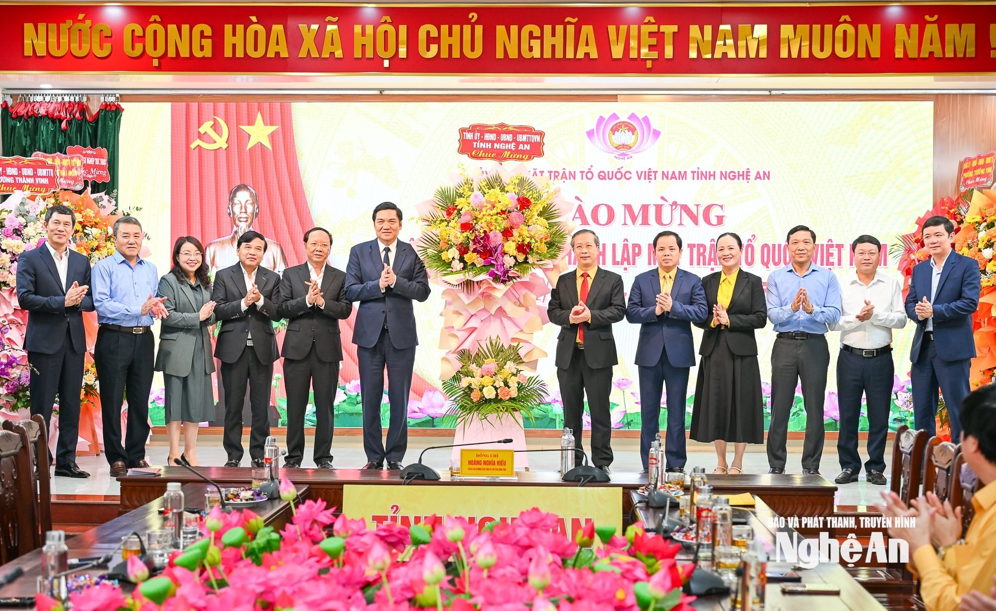 bna_pho-bi-thu-thuong-truc-chuc-mung-ngay-truyen-thong-mttq-1.jpg
