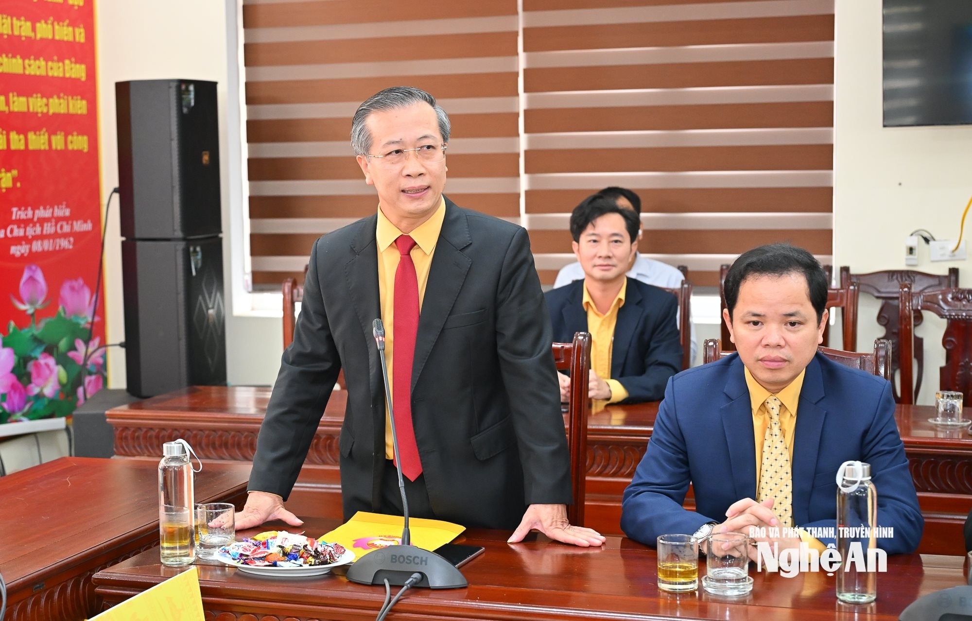 bna_pho-bi-thu-thuong-truc-chuc-mung-ngay-truyen-thong-mttq.jpg