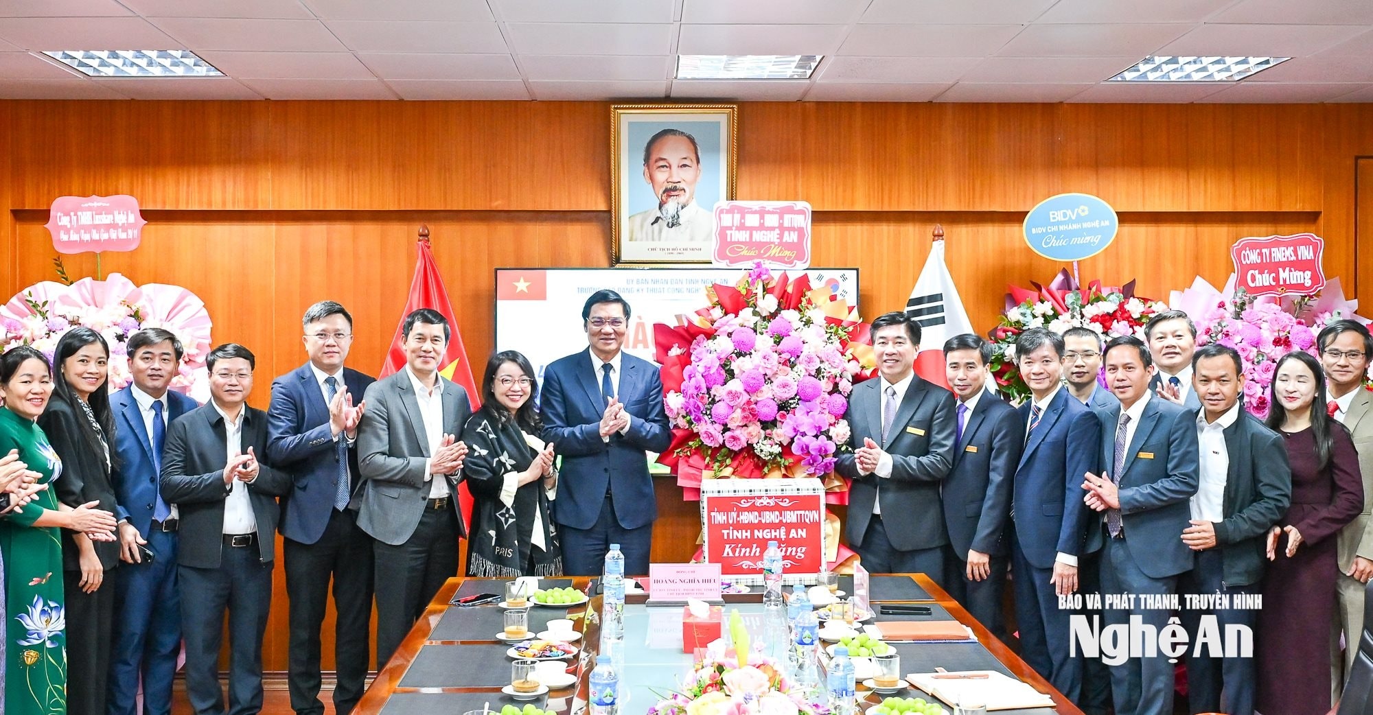 bna_pho-bi-thu-thuong-truc-chuc-mung-20-11-3.jpg