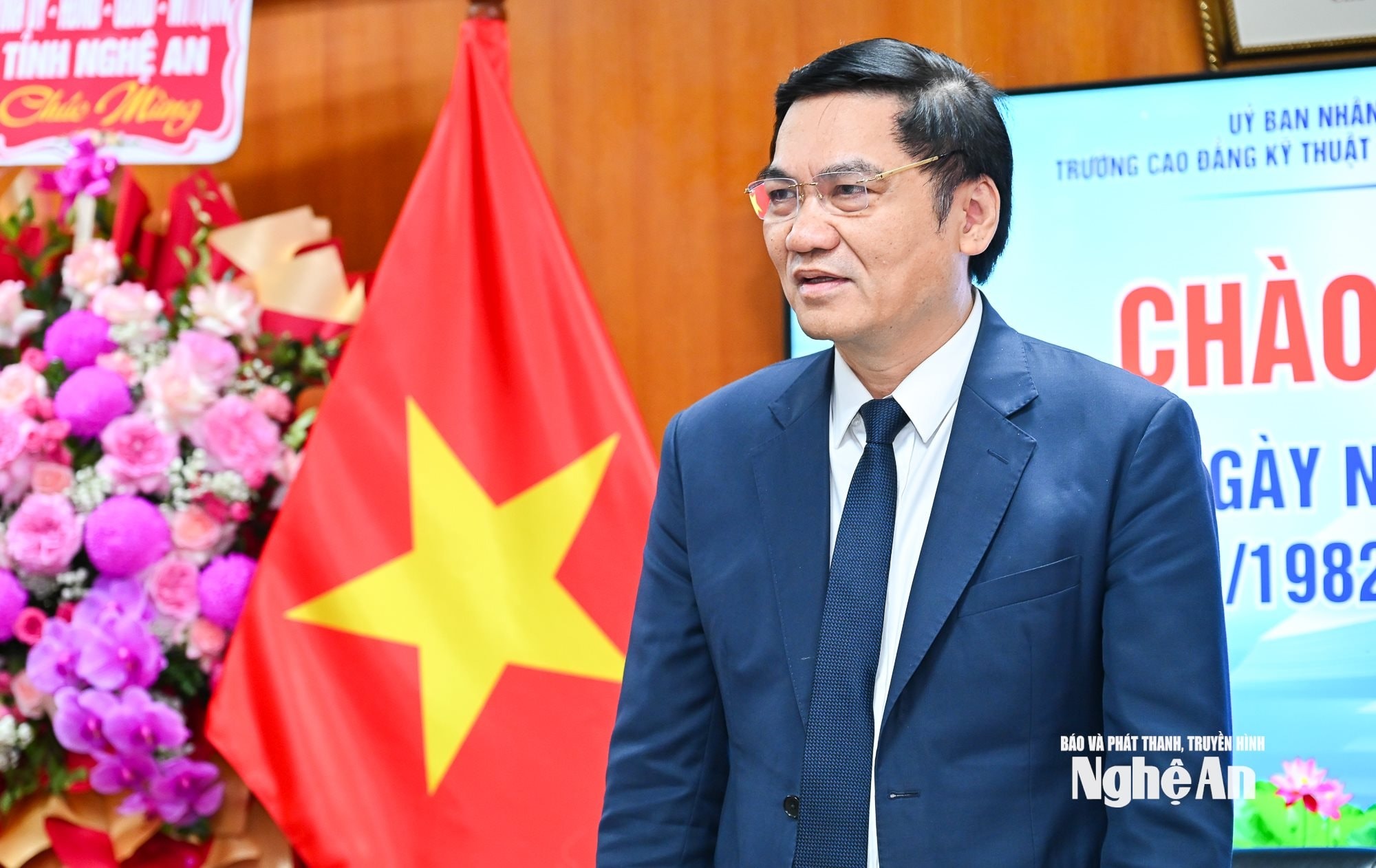 bna_pho-bi-thu-thuong-truc-chuc-mung-20-11-4.jpg