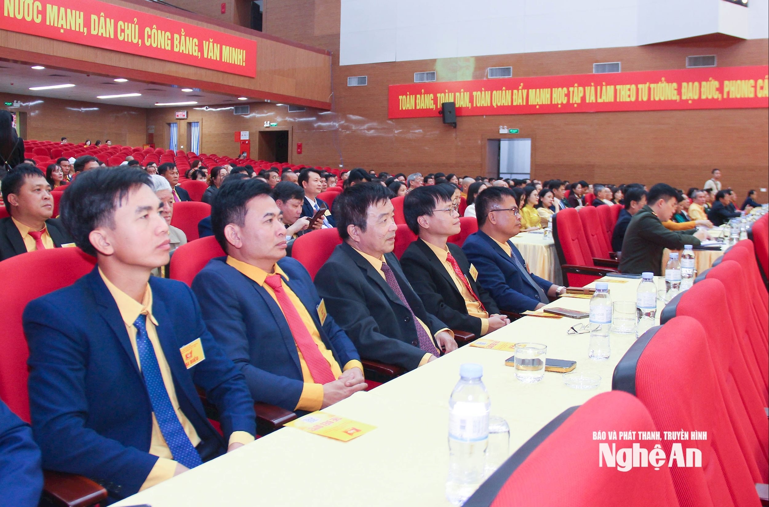bna_-cac-dai-bieu-chinh-thuc-tham-gia-dai-hoi.-anh-mai-hoa-.jpg
