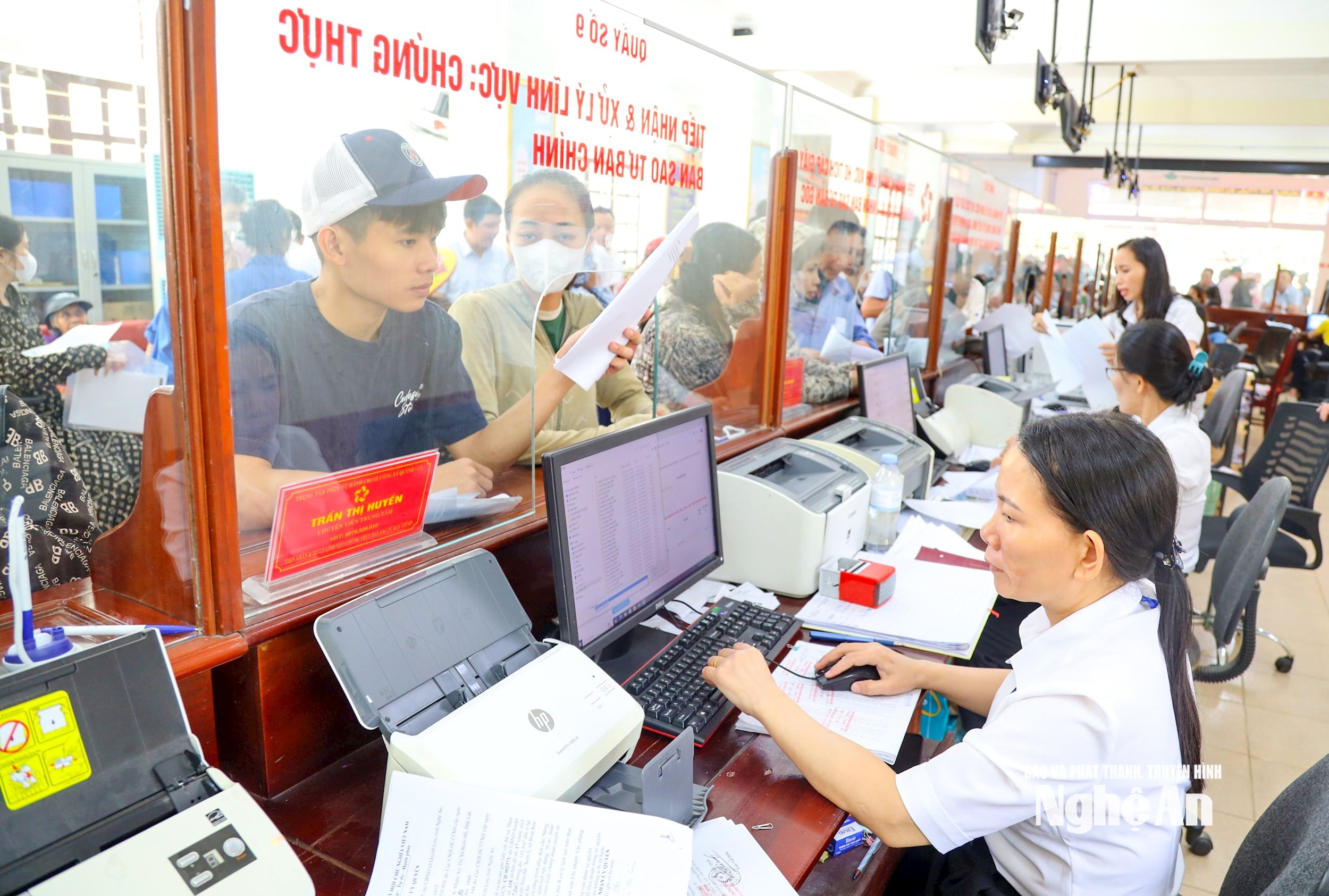 Đẩy mạnh chuyển đổi số, nâng cao chất lượng phục vụ Nhân dân