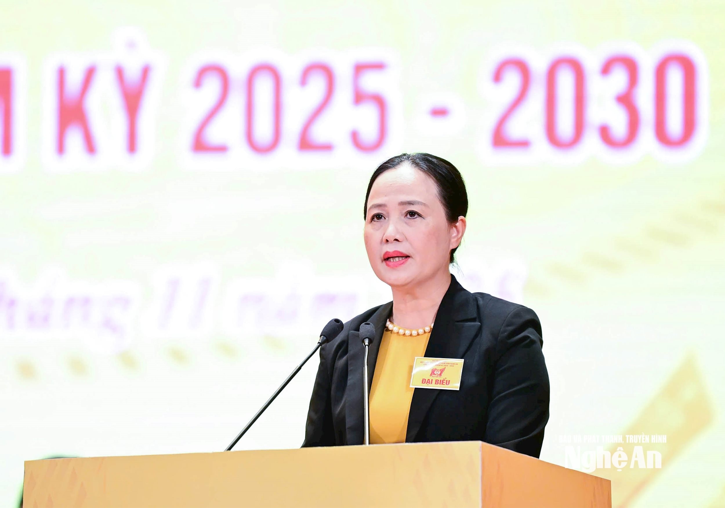 bna_-ba-tran-thi-thu-huong-pho-chu-tich-uy-ban-mttq-viet-nam-tinh-bao-cao-ket-qua-phien-thu-nhat-dai-hoi-va-hoi-nghi-lan-thu-nhat-uy-ban-.jpg