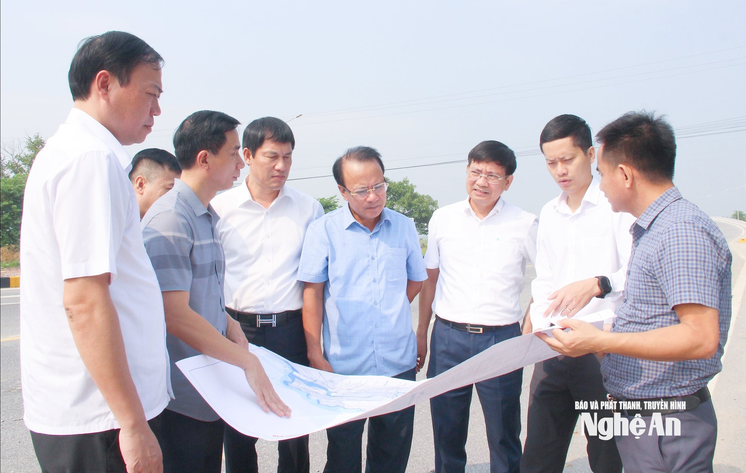 bna_-doan-giam-sat-khao-sat-du-an-tuyen-duong-n2-va-cau-vuot-tuyen-duong-n2.-anh-mai-hoa.jpg