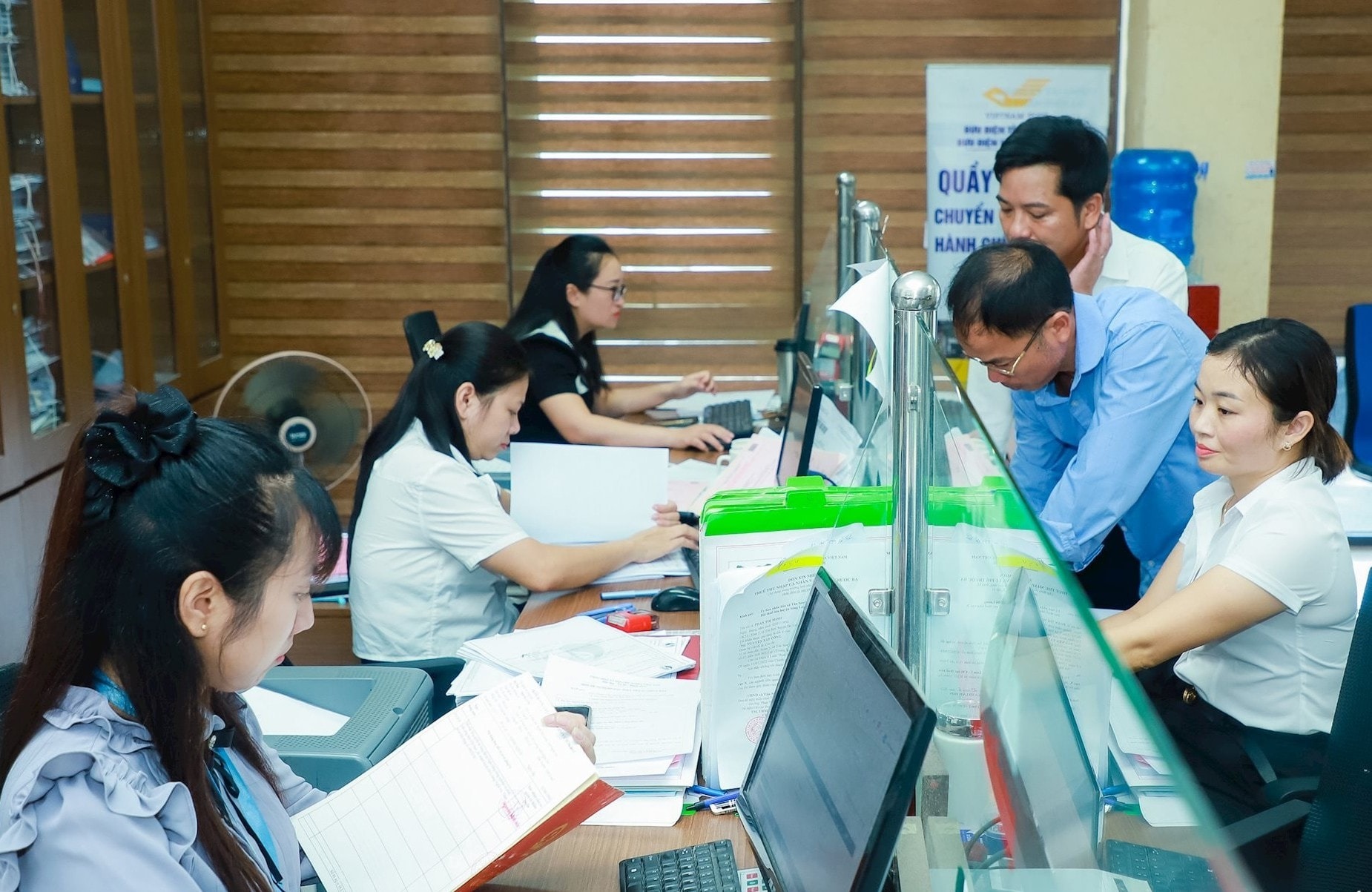 bcp.cdnchinhphu.vn-334894974524682240-2025-12-8-_ubn-tinh-176521014641749303427.jpg
