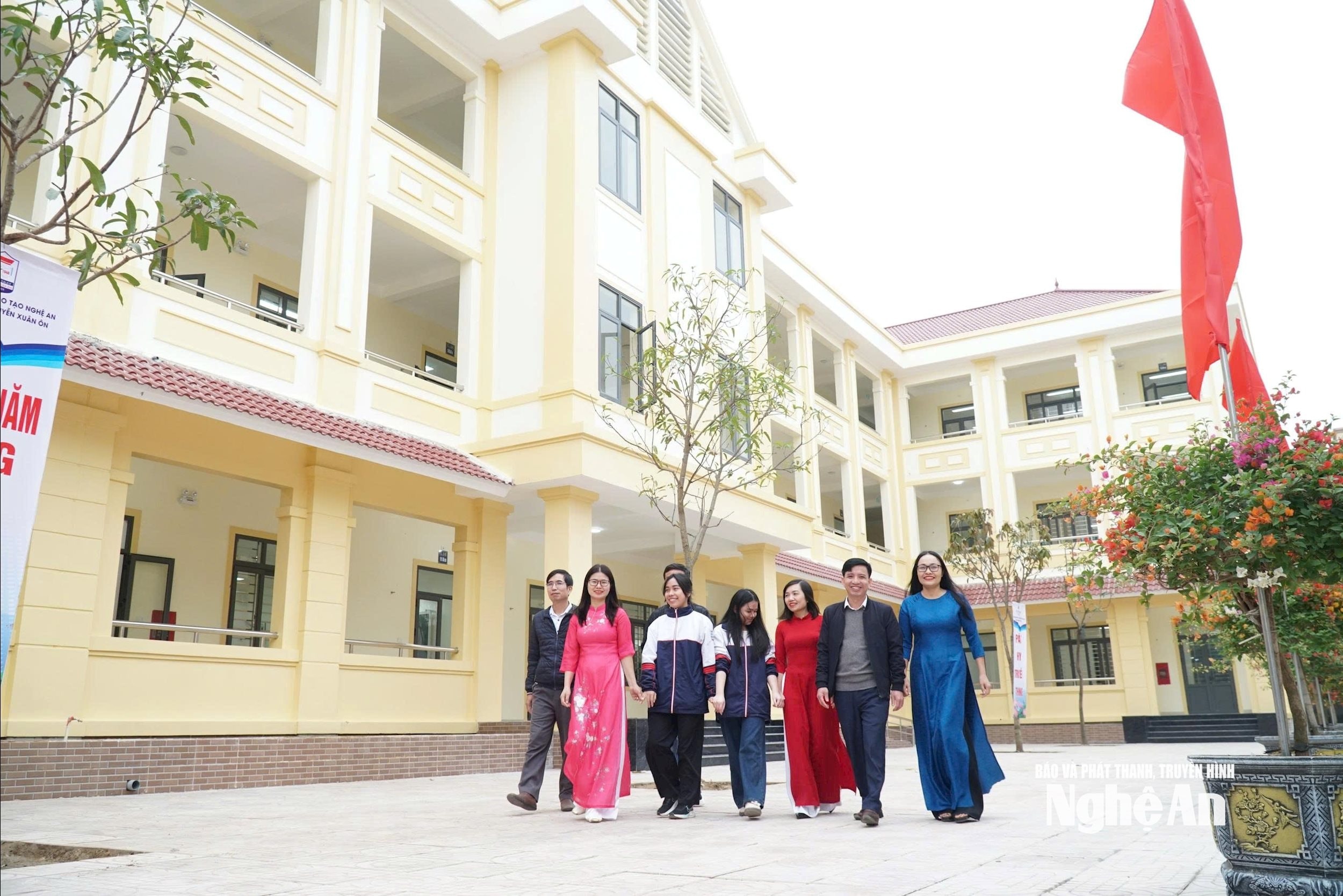 bna_nha-hoc-3-tang-voi-tong-dau-tu-hon-42-ty-dong-do-tong-cong-ty-khi-viet-nam-tai-tro-cho-truong-thpt-nguyen-xuan-on.-anh-my-ha.jpg