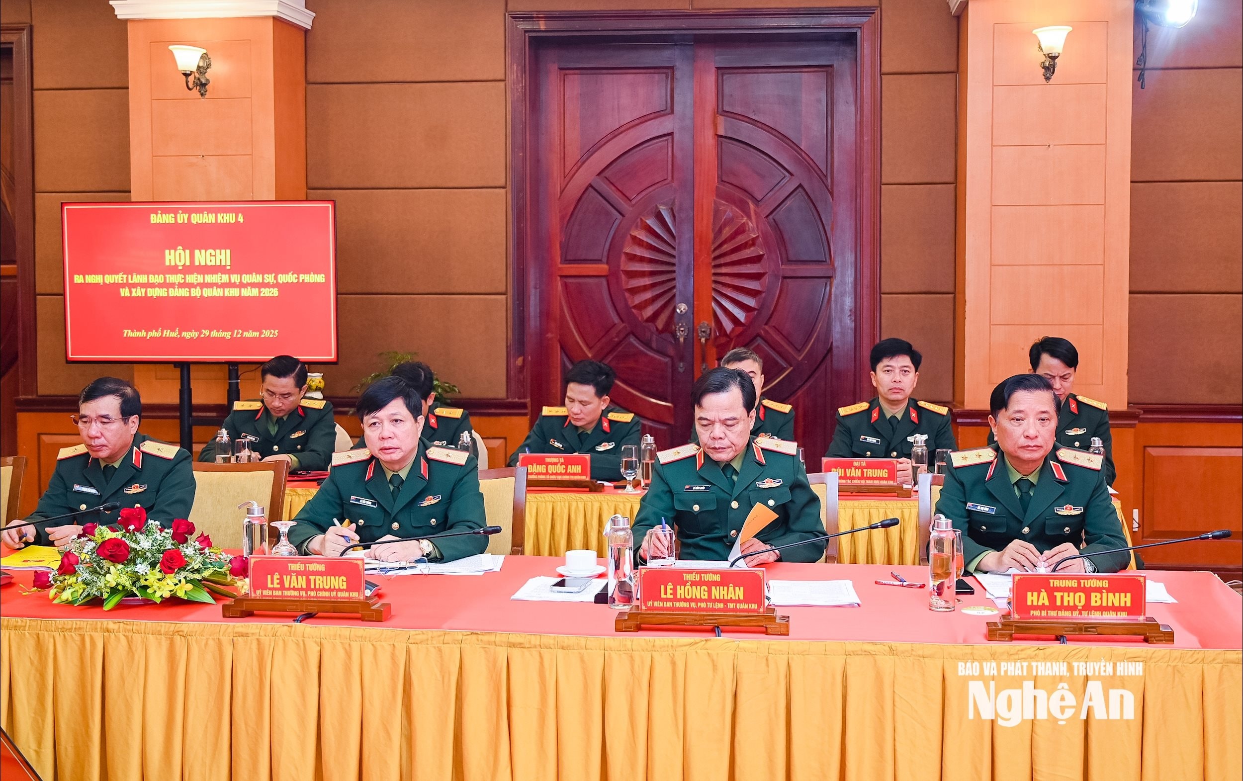 bna_anh-3-cac-dong-chi-trong-thuong-vu-dang-uy-quan-khu-du-hoi-nghi.jpg