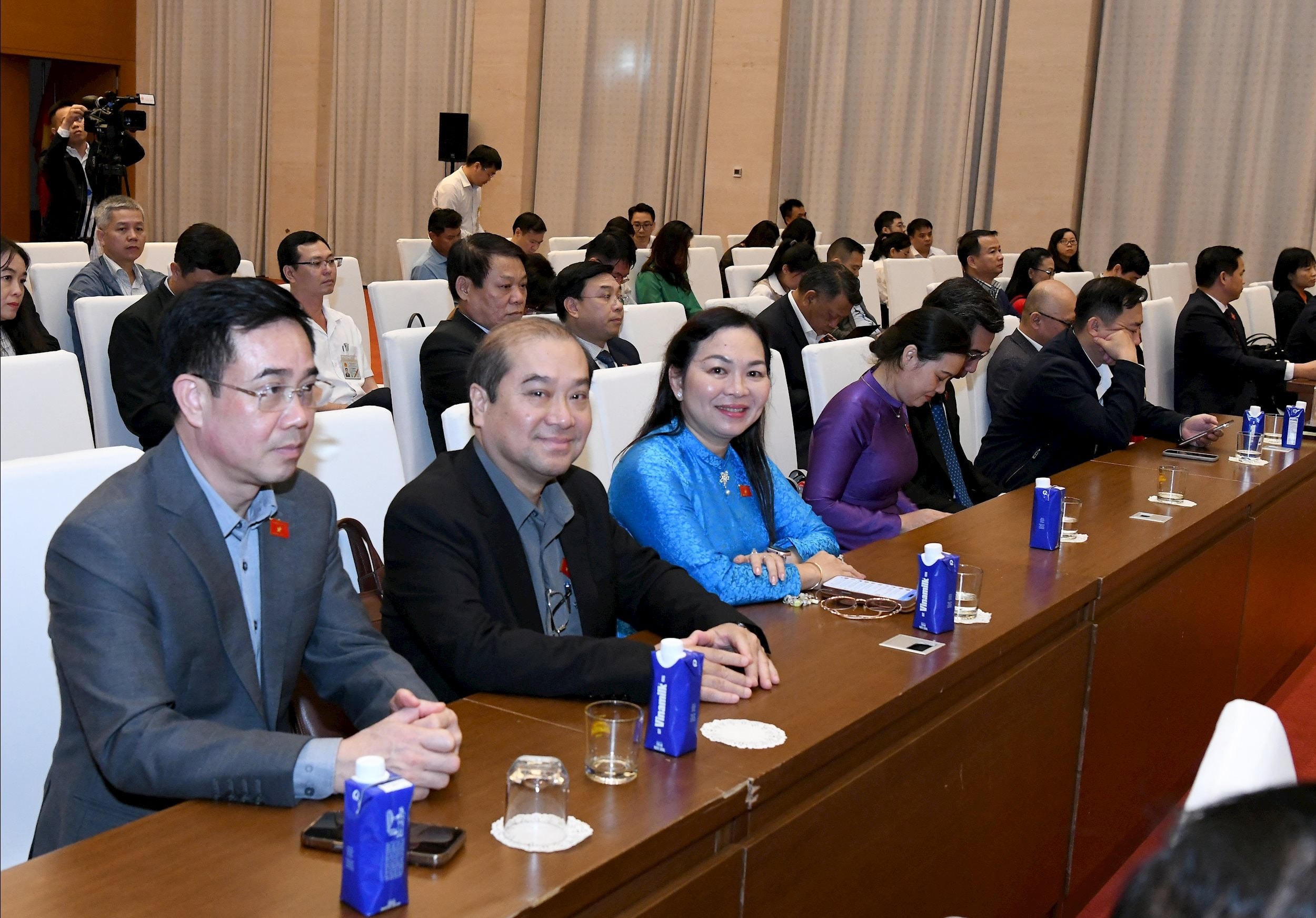 cac-dai-bieu-du-hoi-nghi.1.jpg