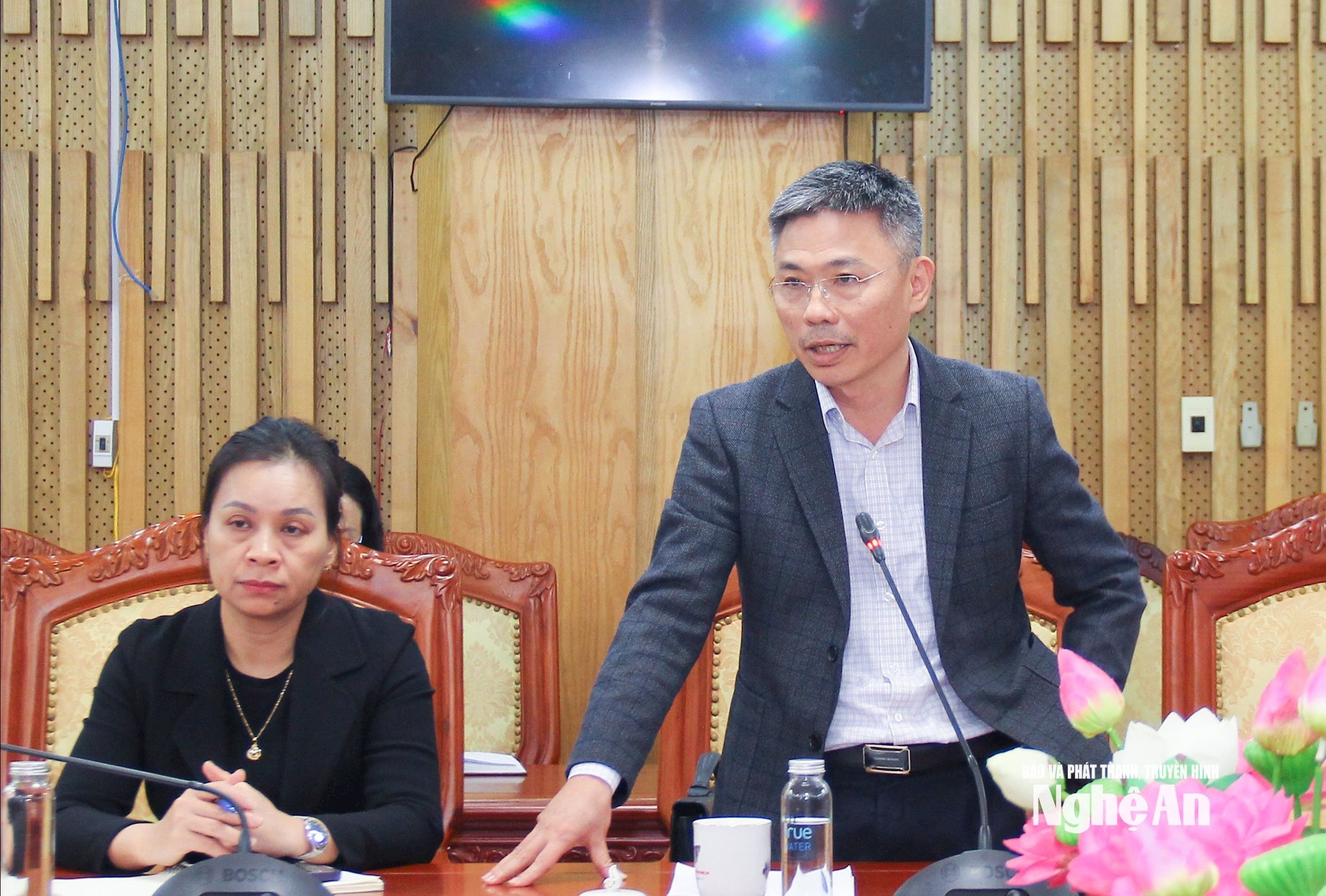 bna_-lanh-dao-so-tai-chinh-neu-y-kien-tai-cuoc-hop-tham-tra.-anh-mai-hoa.jpg