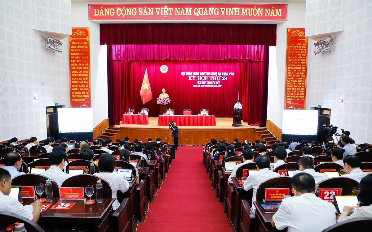 Chủ động, quyết liệt trong chỉ đạo sắp xếp đơn vị hành chính cấp xã và thực hiện chính quyền hai cấp, thúc đẩy mục tiêu tăng trưởng kinh tế năm 2025 *