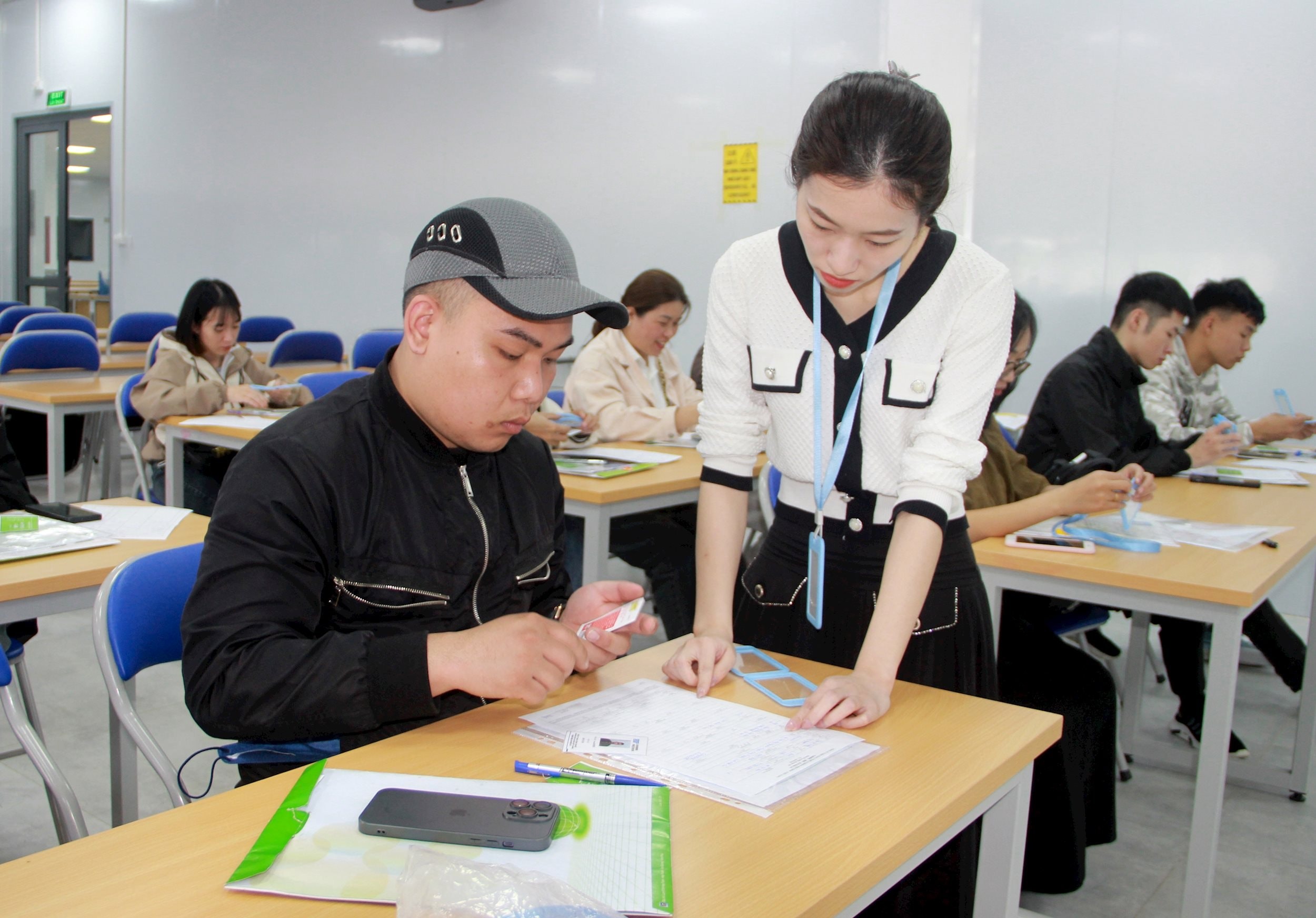 bna_tuyen-dung-2-c909f280cc9f563caca9ad2192940379.jpg