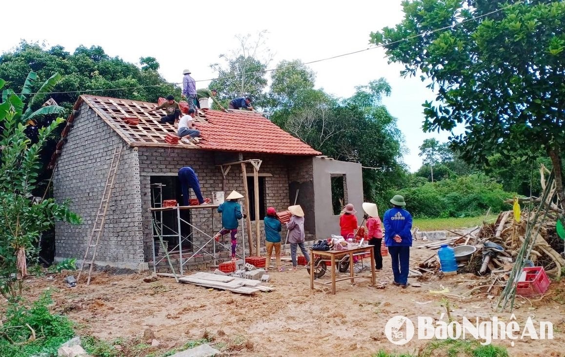 bna_-hoi-phu-nu-cac-cap-o-huyen-yen-thanh-ho-tro-lam-22mai-am-tinh-thuong-22-cho-hoi-vien-ngheo-co-hoan-canh-kho-khan.jpg