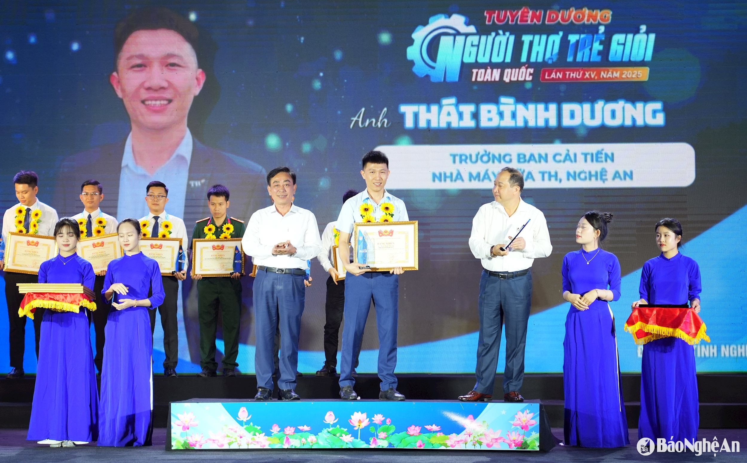 bna_anh-4-nguoi-tho-tre-gioi-tuyen-duong.jpg