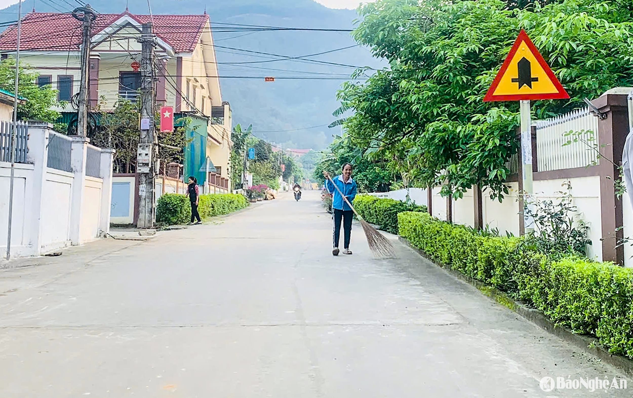 bna_-thong-qua-lam-tot-cong-tac-dan-van-chinh-quyen-bo-mat-nong-thon-moi-o-xa-nam-anh-huyen-nam-dan-duoc-chinh-trang-sach-dep.-anh-mai-hoa.jpg