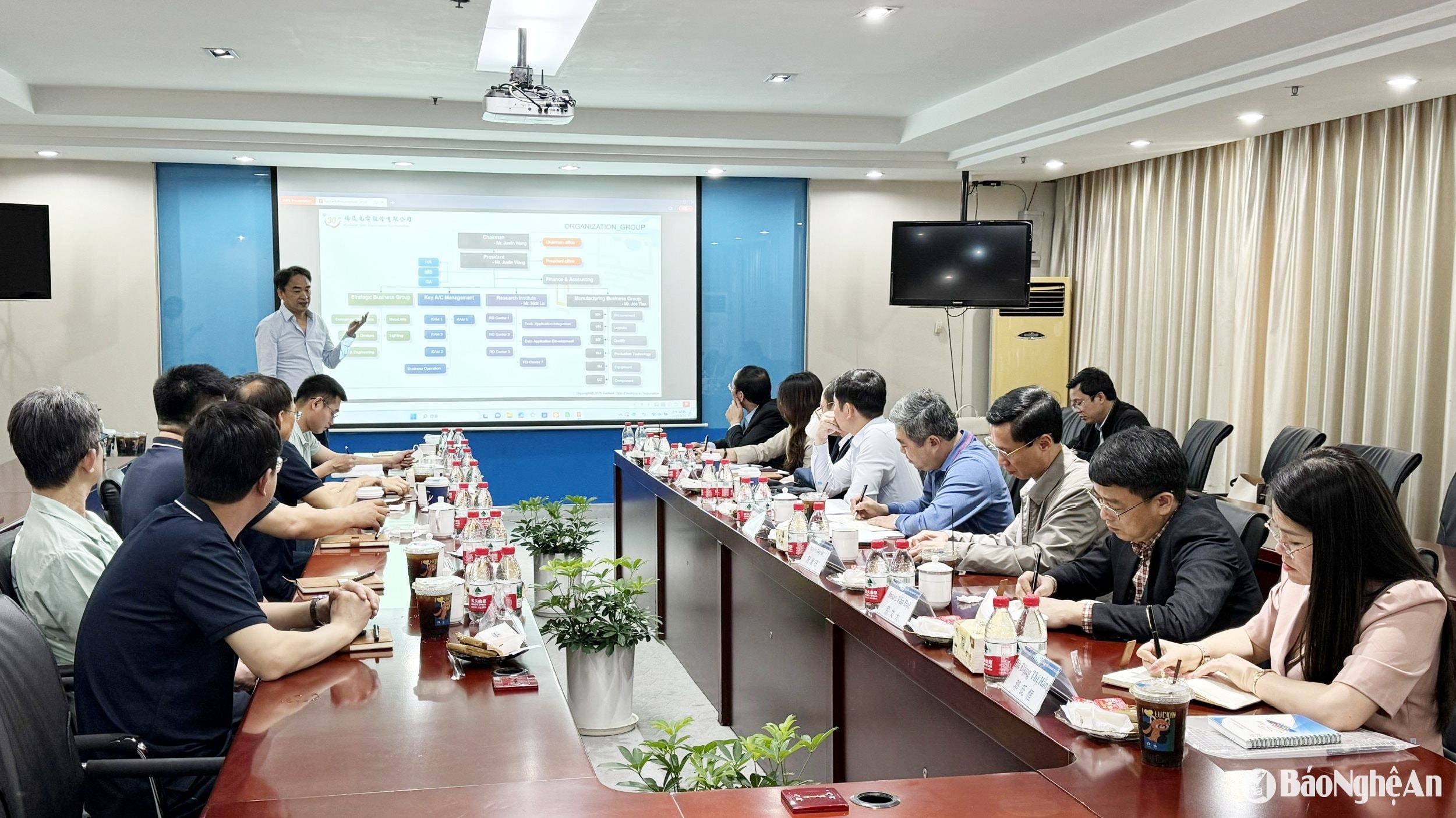 bna_dong-chi-bui-thanh-an-uy-vien-ban-thuong-vu-tinh-uy-pho-chu-tich-thuong-truc-ubnd-tinh-nghe-an-phat-bieu-tai-hoi-nghi..jpg