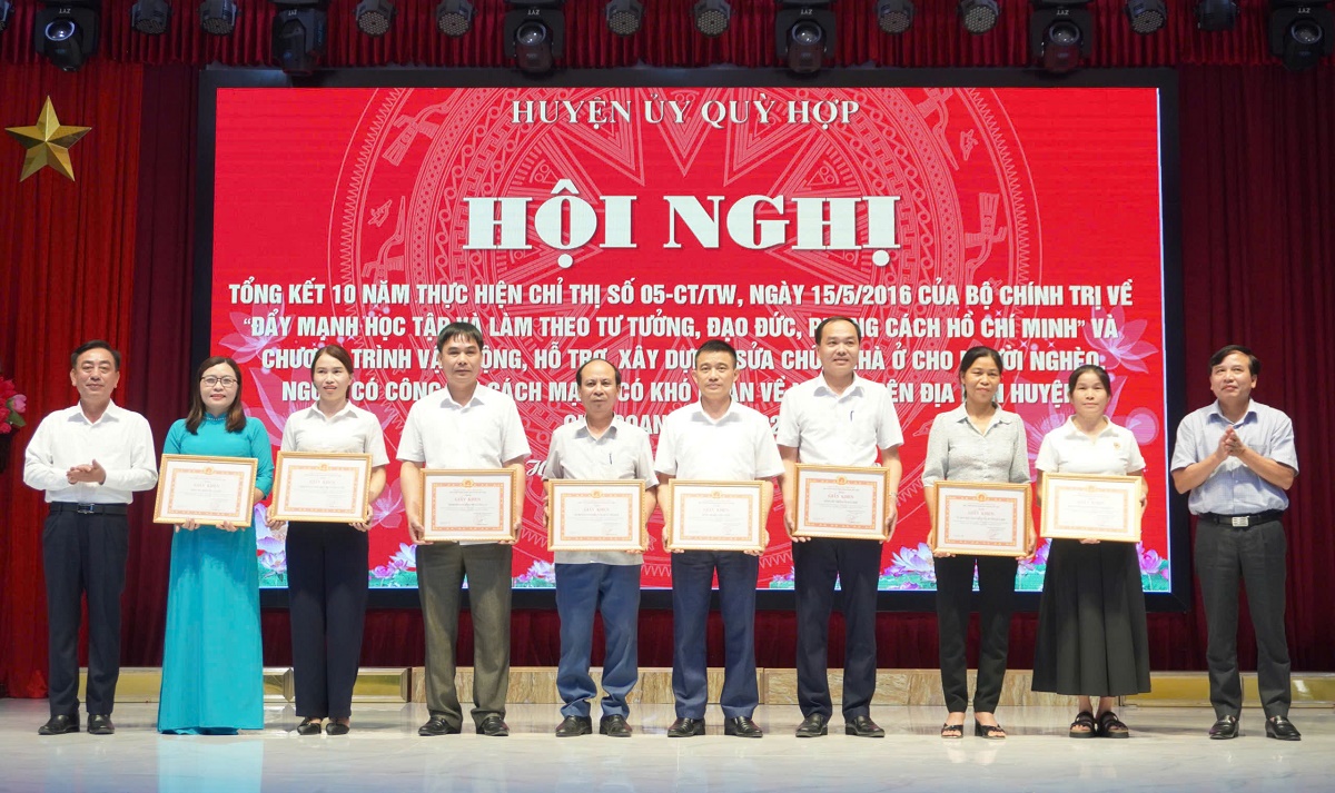 Phó Chủ tịch HĐND tỉnh Nguyễn Như Khôi dự Hội nghị tổng kết 10 năm thực hiện Chỉ thị 05 và chương trình hỗ trợ nhà ở cho người nghèo, người có công với cách mạng tại Quỳ Hợp