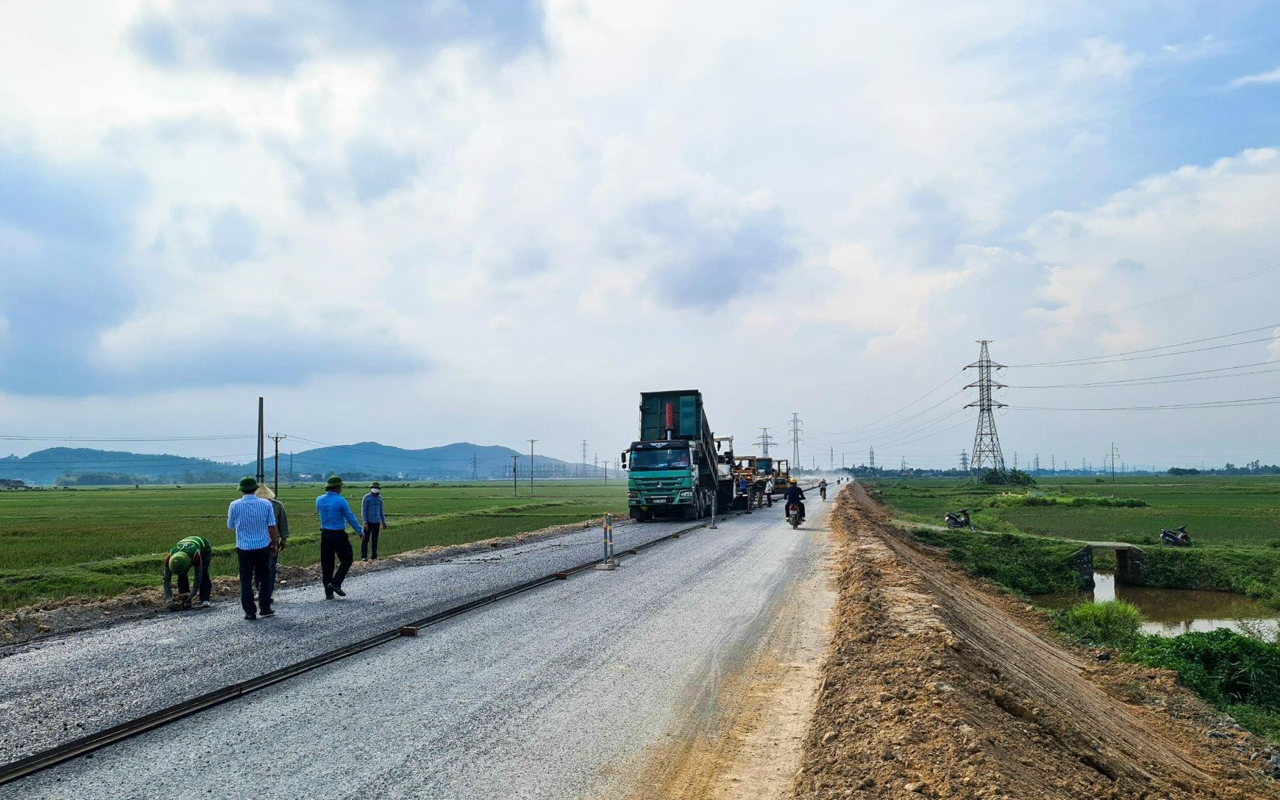 Trả lời kiến nghị cử tri xã Nhân Sơn liên quan đến tình trạng ngập úng và mất an toàn giao thông trên tuyến Quốc lộ 15A